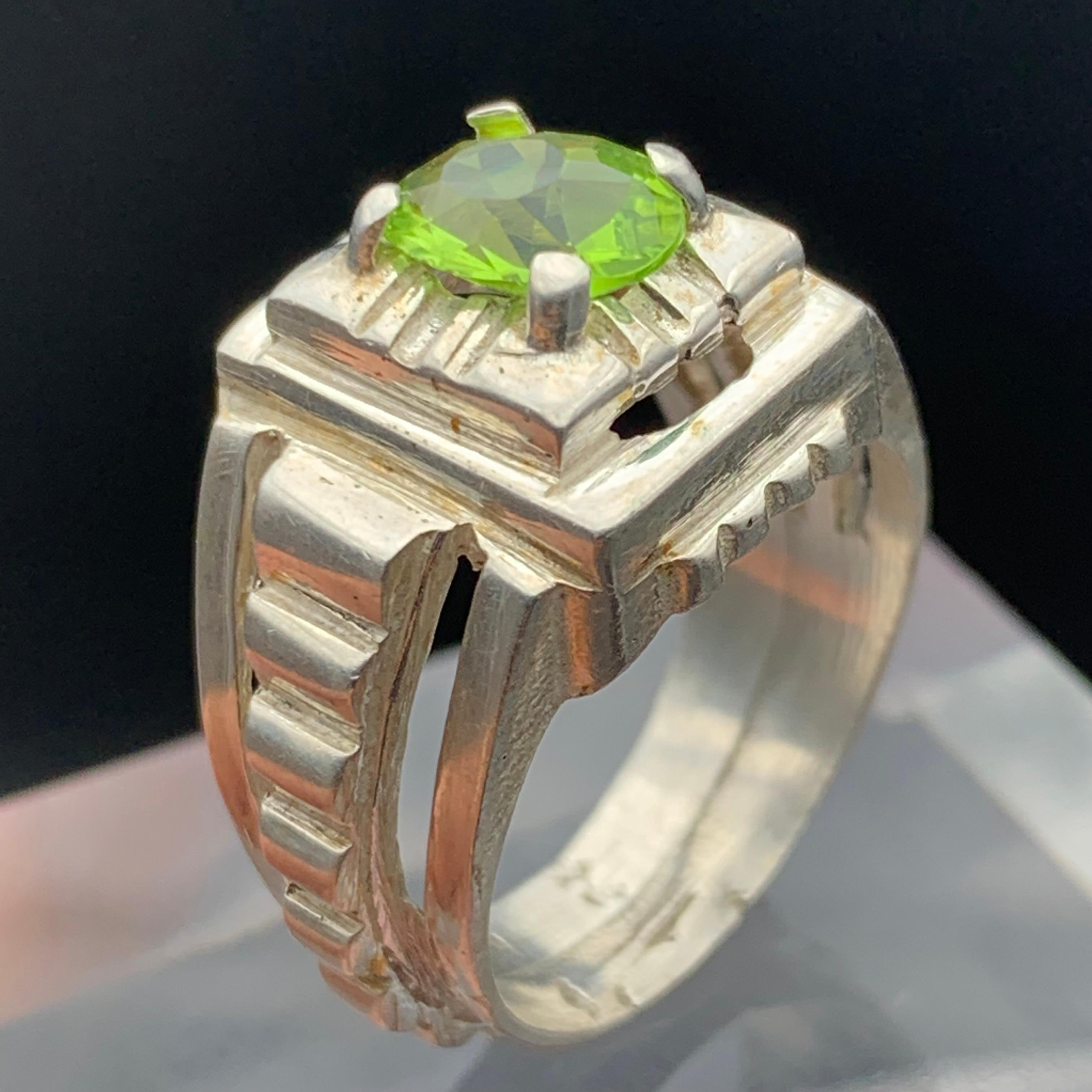 Bague en argent 925 avec péridot naturel vert vif 10.44g Taille 12 US en vente 9