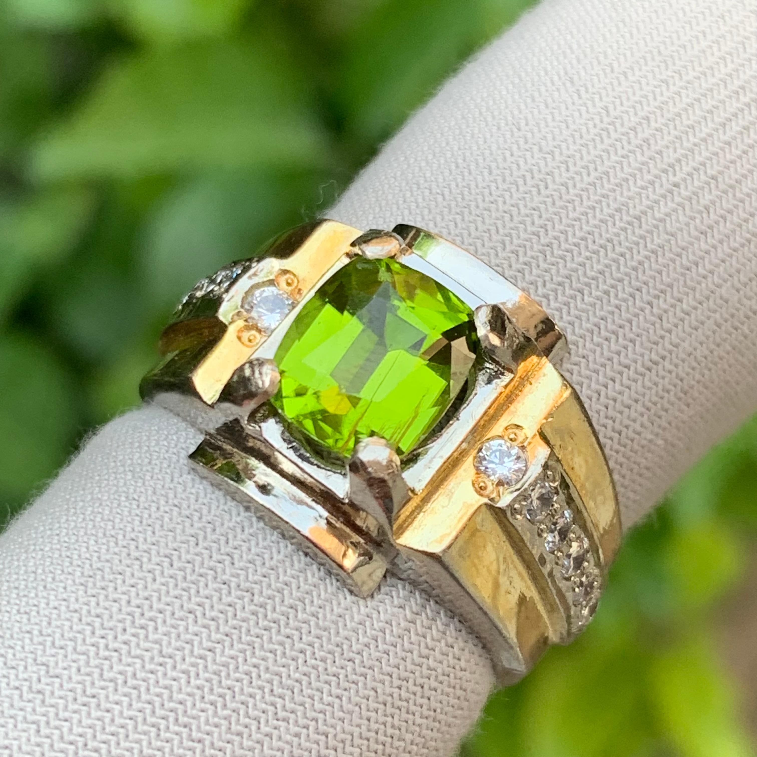 Bague en argent 925 avec péridot naturel vert vif 10.44g Taille 12 US en vente 2
