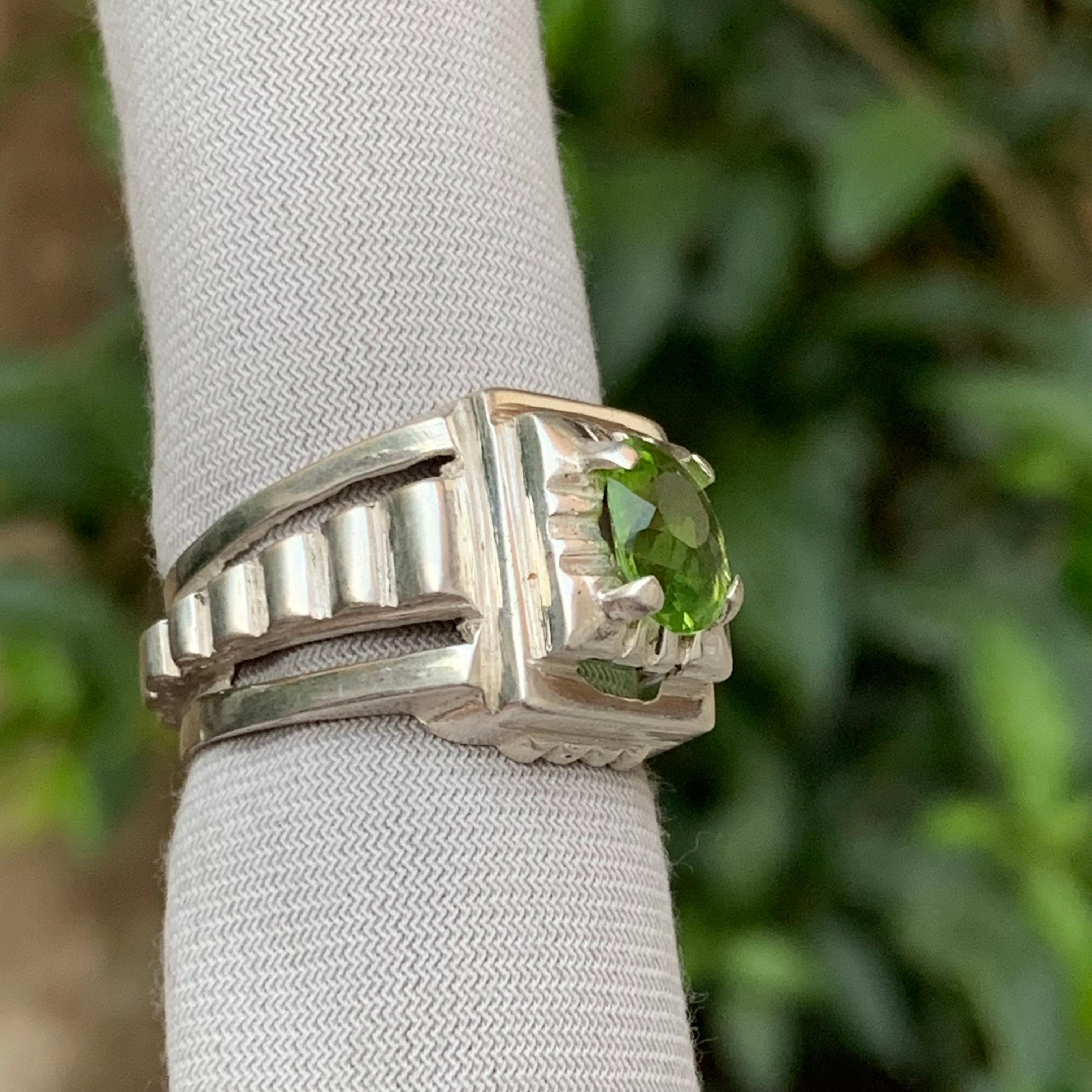 Vivid Green Natural Peridot Gemstone Ring 925 Sterling Silver 9 grams Size 10 US For Sale 4