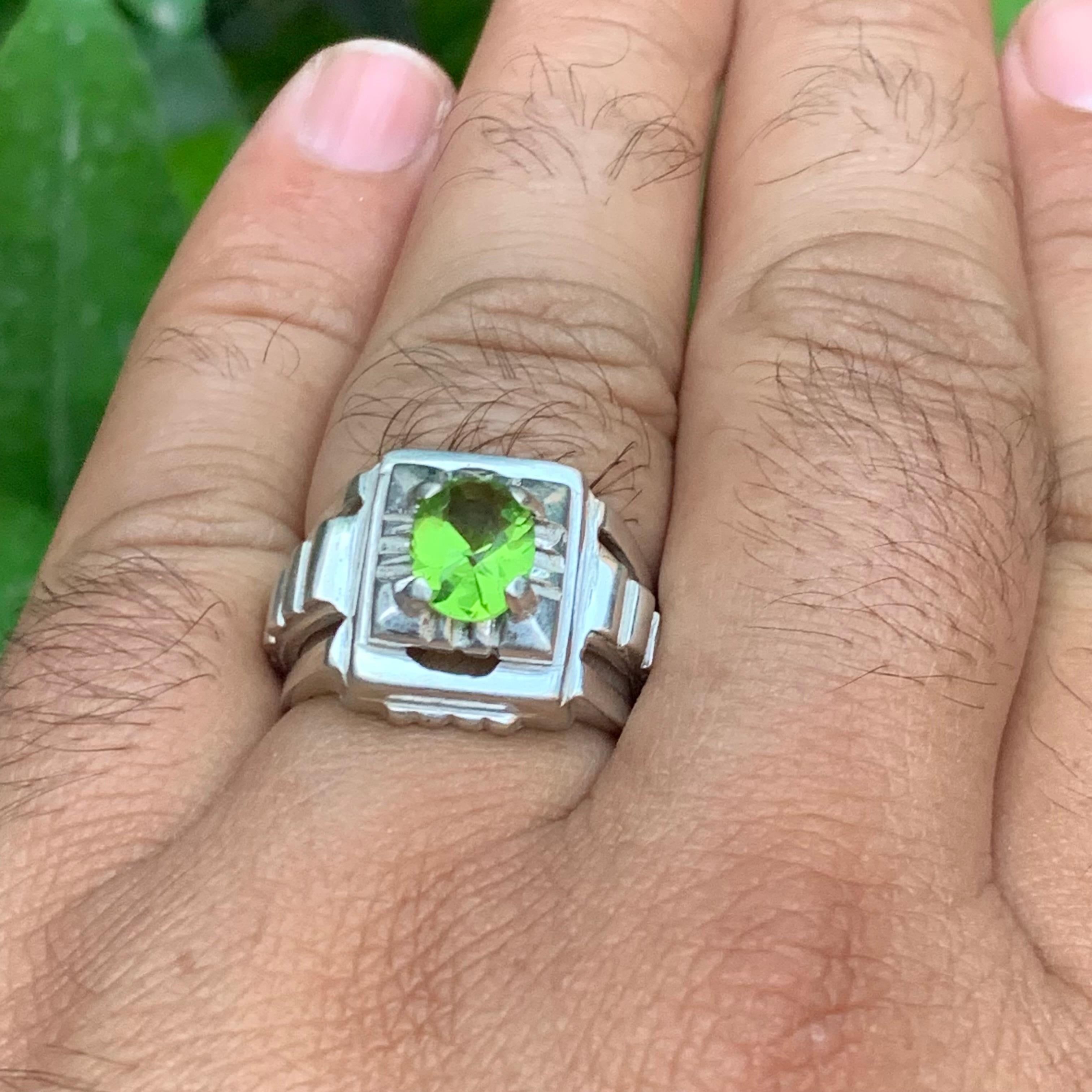 Women's or Men's Vivid Green Natural Peridot Gemstone Ring 925 Sterling Silver 9 grams Size 10 US For Sale