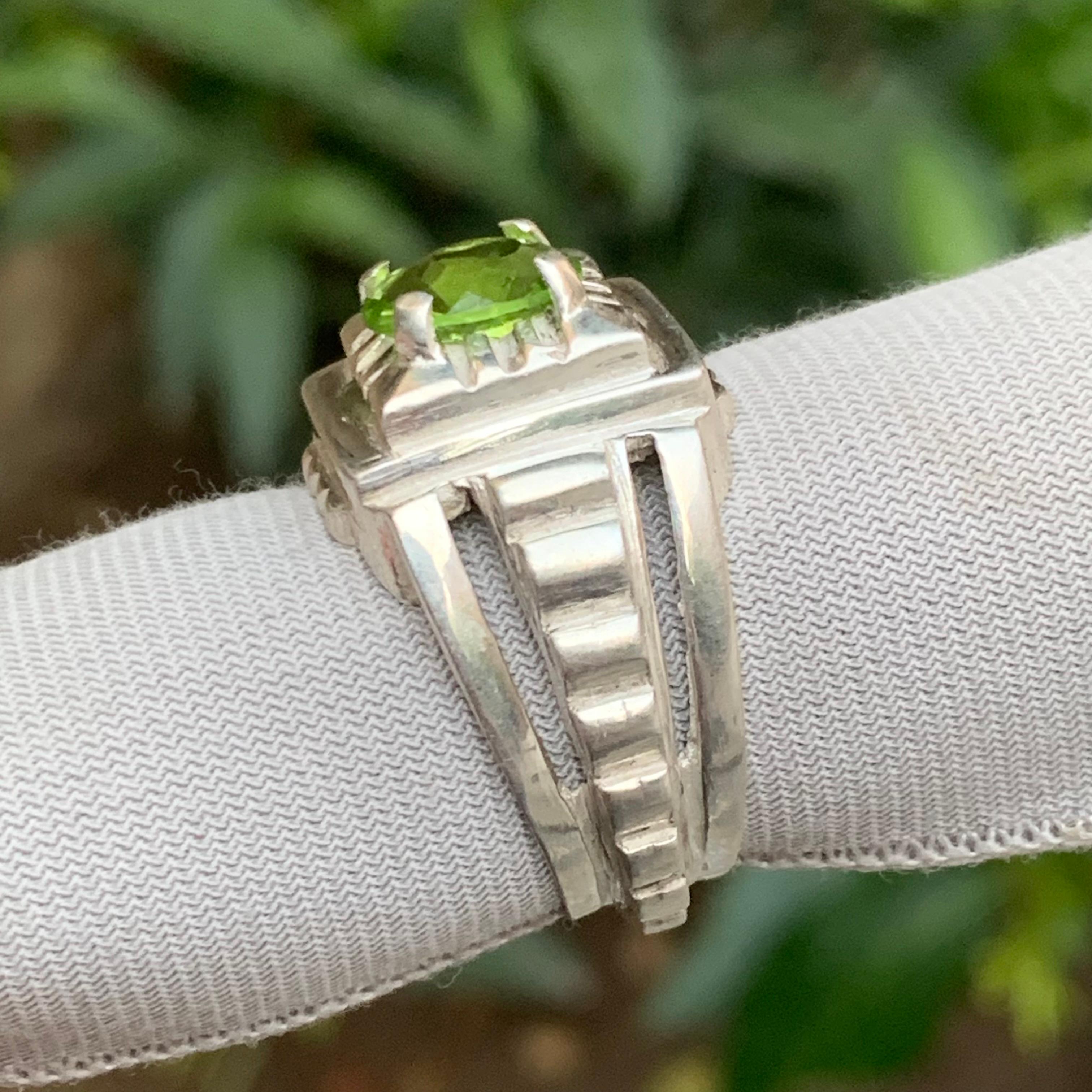 Vivid Green Natural Peridot Gemstone Ring 925 Sterling Silver 9 grams Size 10 US For Sale 2