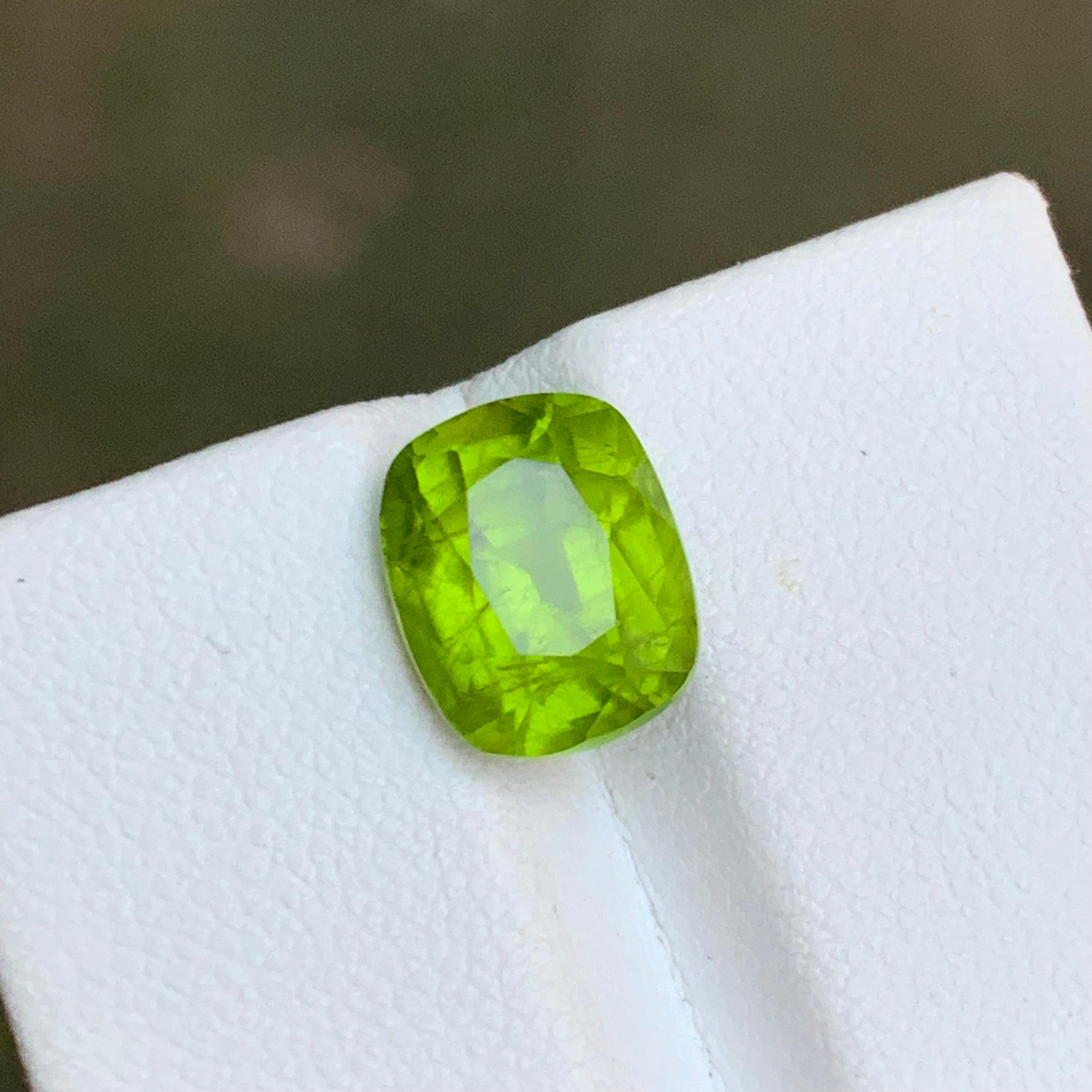 Vivid Green Natural Peridot Loose Gemstone 4.40 Ct Cushion Cut for Ring Jewelry For Sale 5