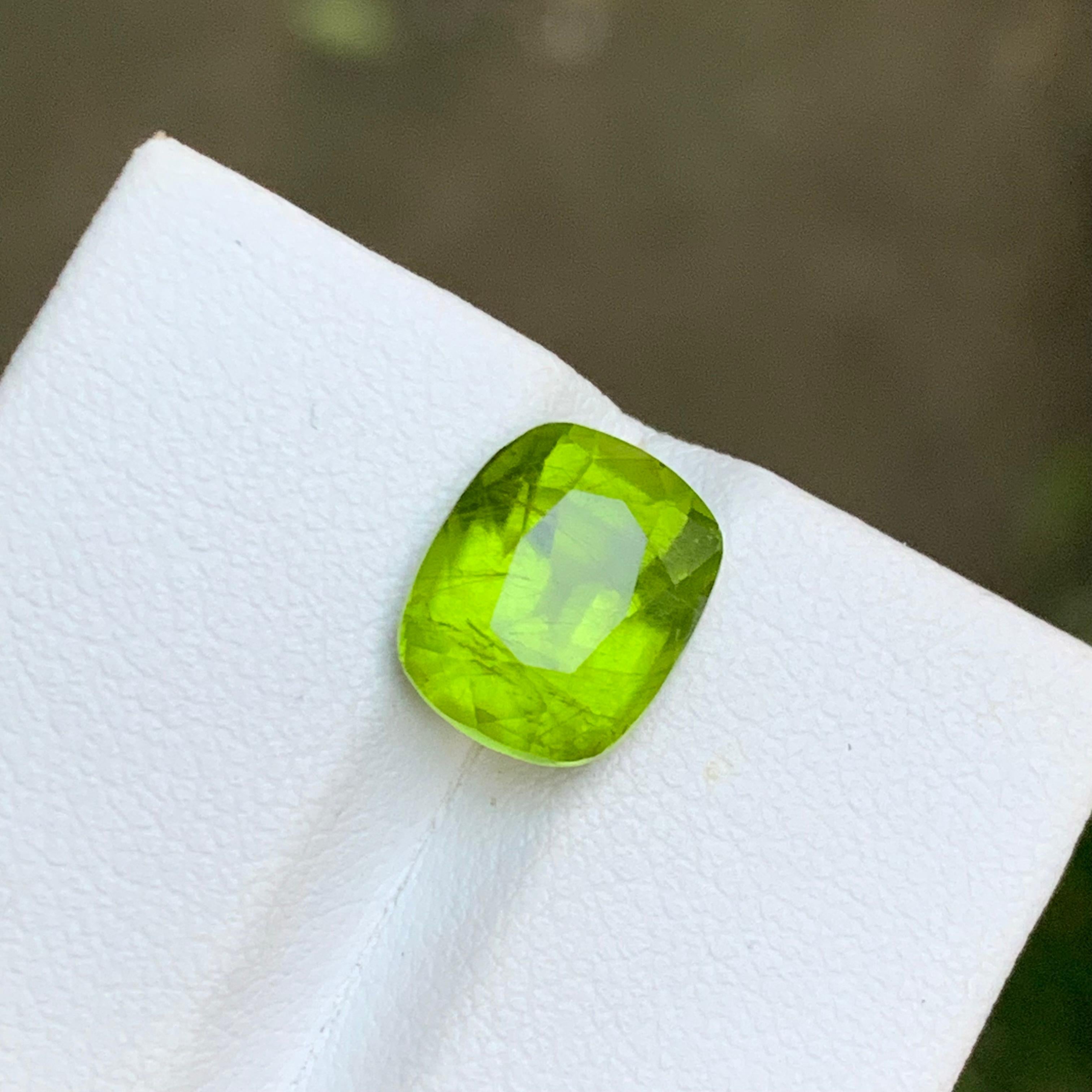 Vivid Green Natural Peridot Loose Gemstone 4.40 Ct Cushion Cut for Ring Jewelry For Sale 6