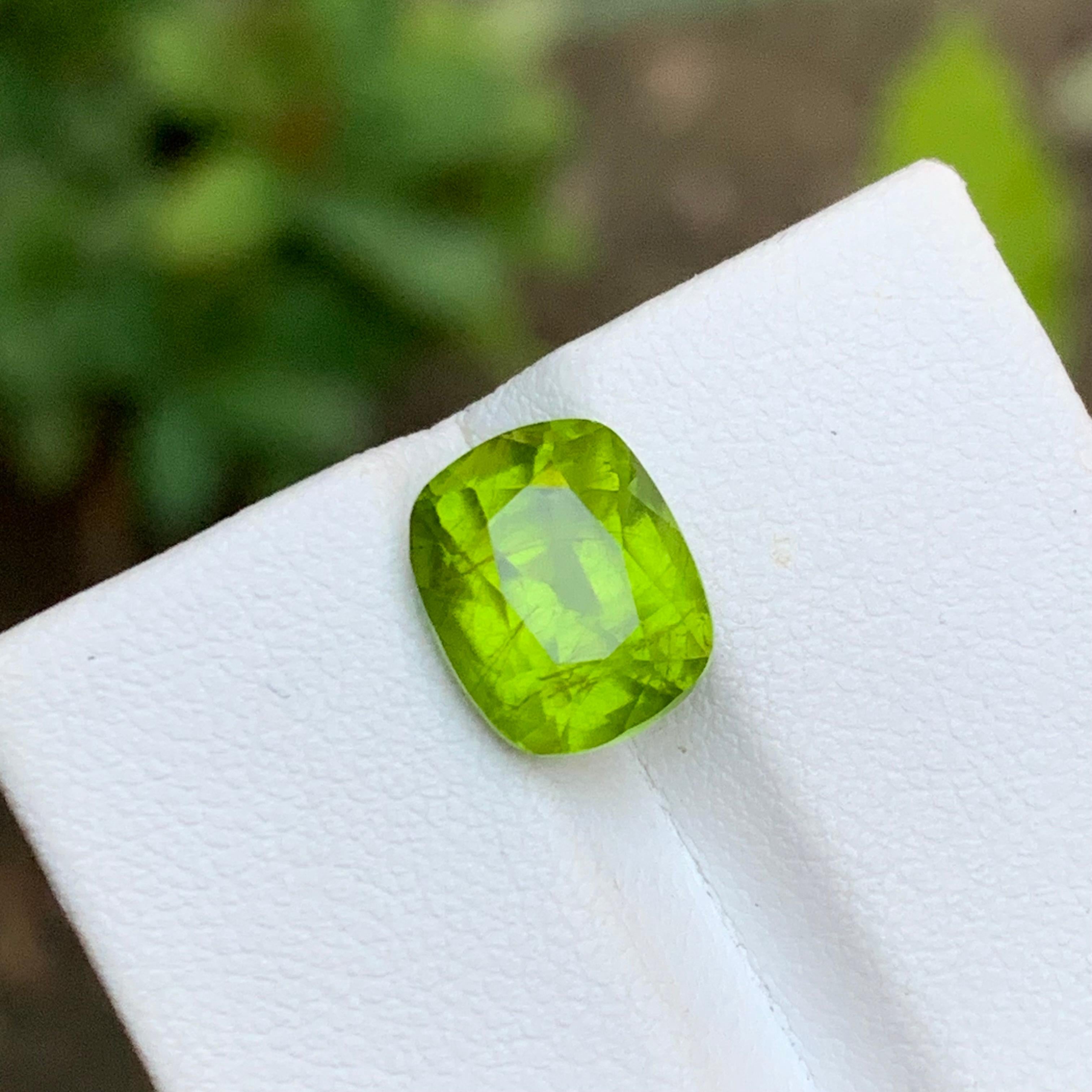 Vivid Green Natural Peridot Loose Gemstone 4.40 Ct Cushion Cut for Ring Jewelry For Sale 7