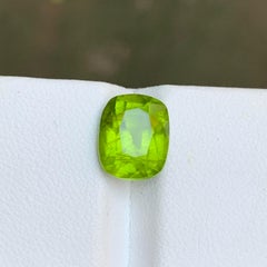 Vivid Green Natural Peridot Loose Gemstone 4.40 Ct Cushion Cut for Ring Jewelry