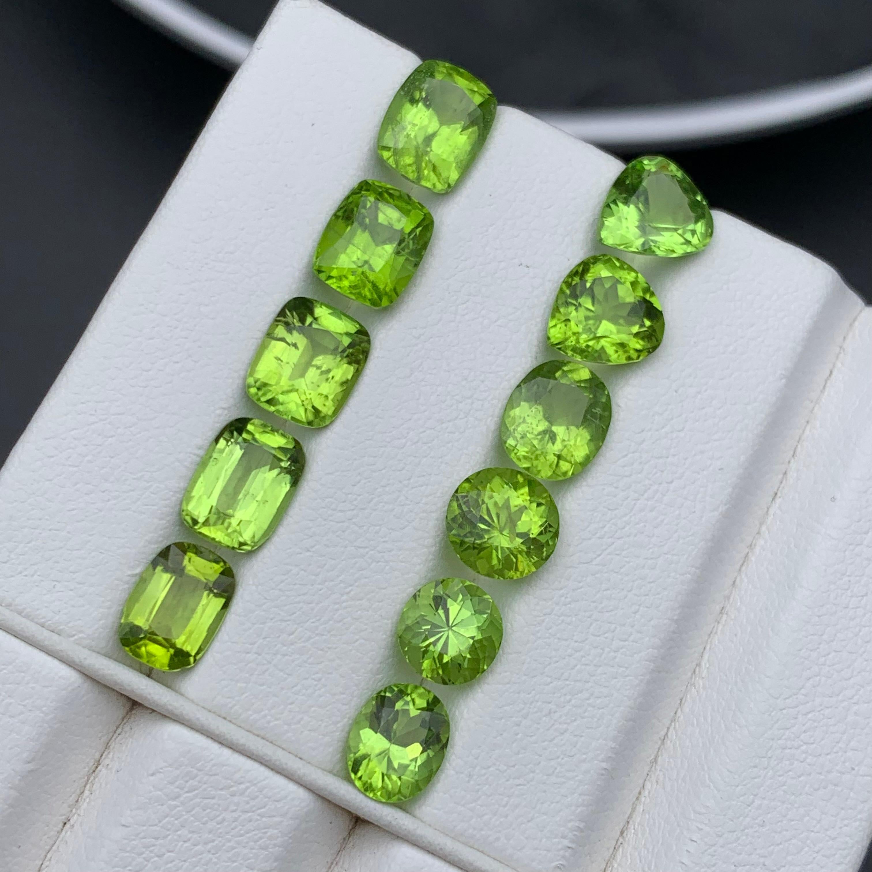 Cushion Cut Vivid Green Natural Peridot Loose Gemstones Lot 19.30 Carat for Jewelry Making For Sale