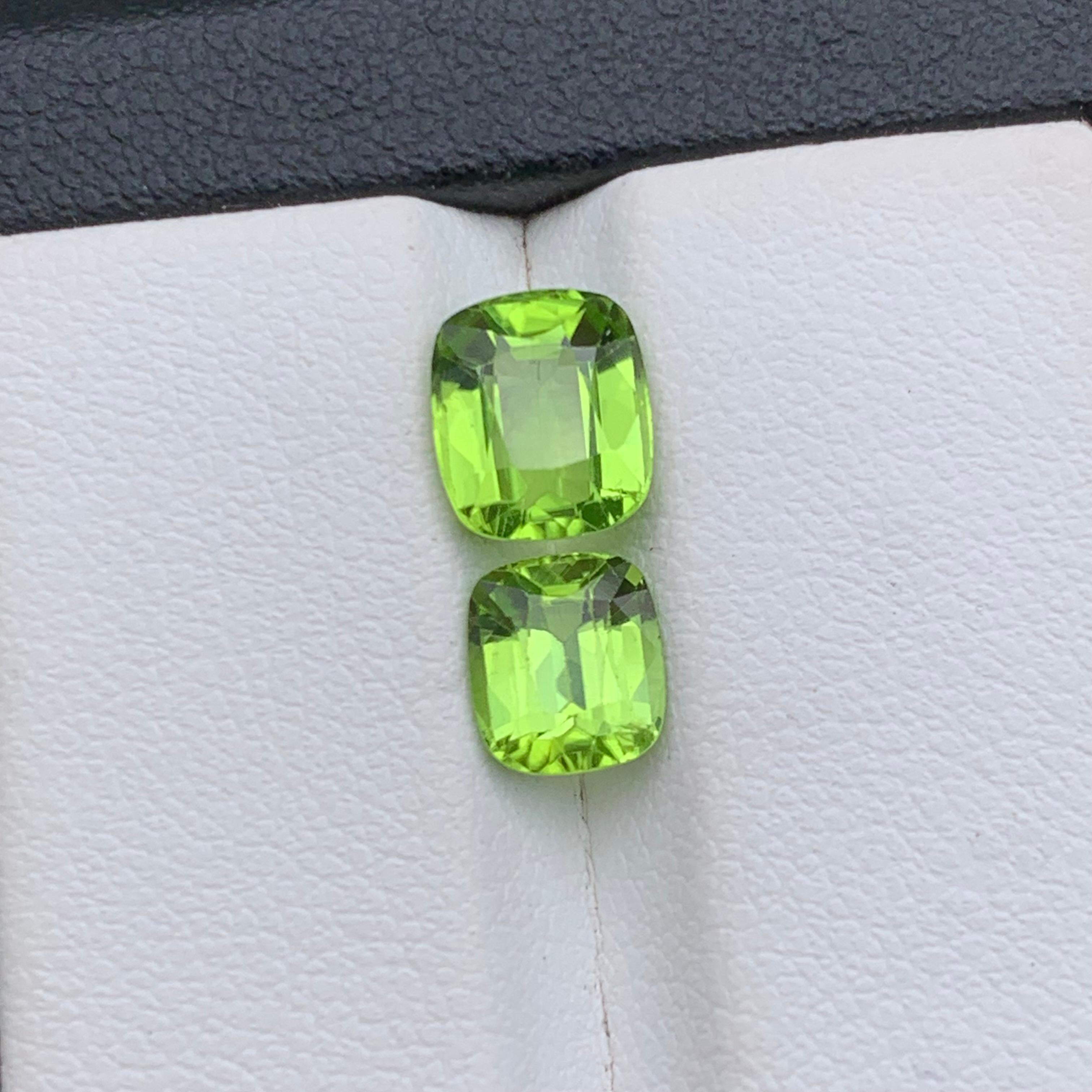 Women's or Men's Vivid Green Natural Peridot Loose Gemstones Lot 3.20 Ct Cushion Cut for Jewelry For Sale
