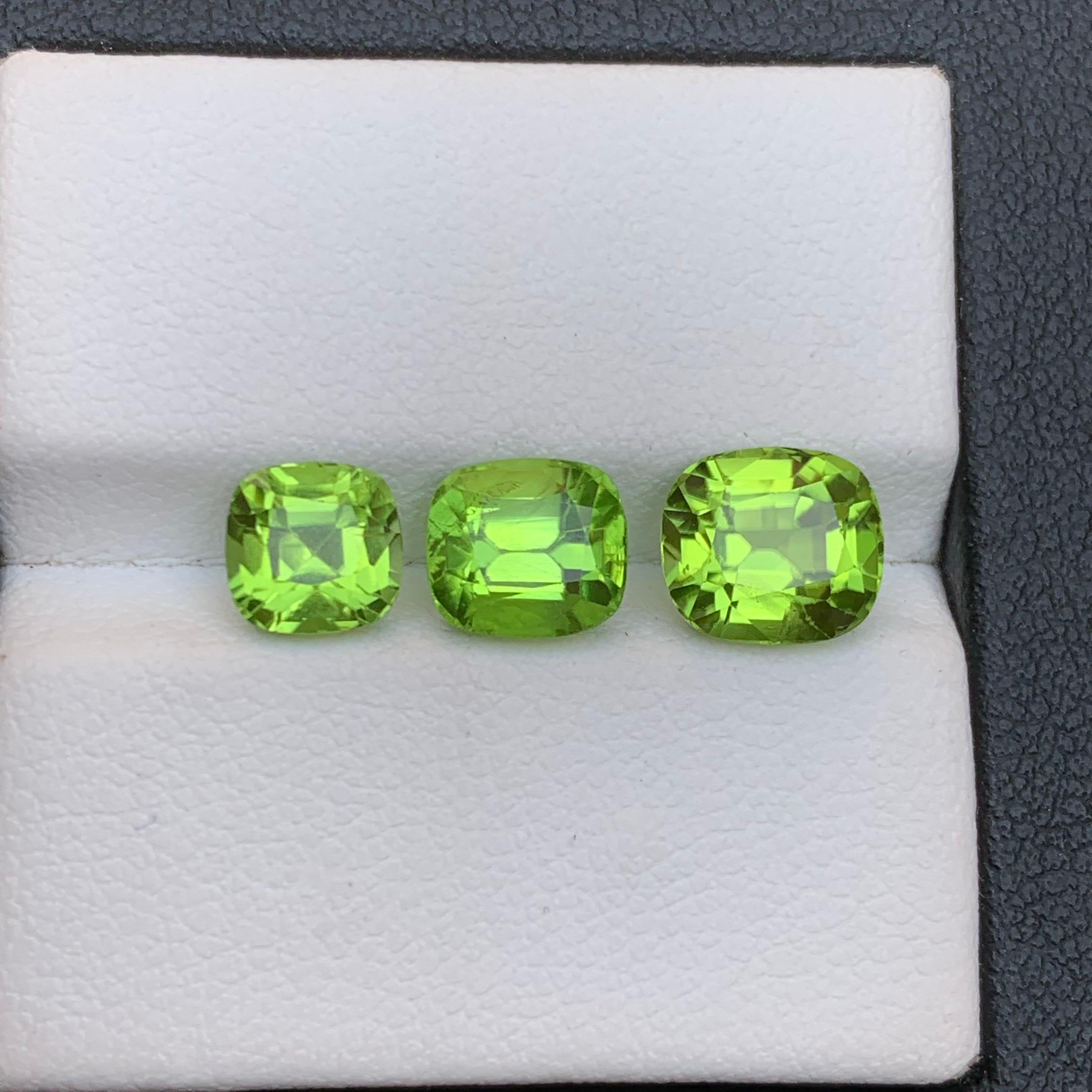 Vivid Green Natural Peridot Loose Gemstones Lot 5.55 Ct Cushion Cut for Jewelry For Sale 5