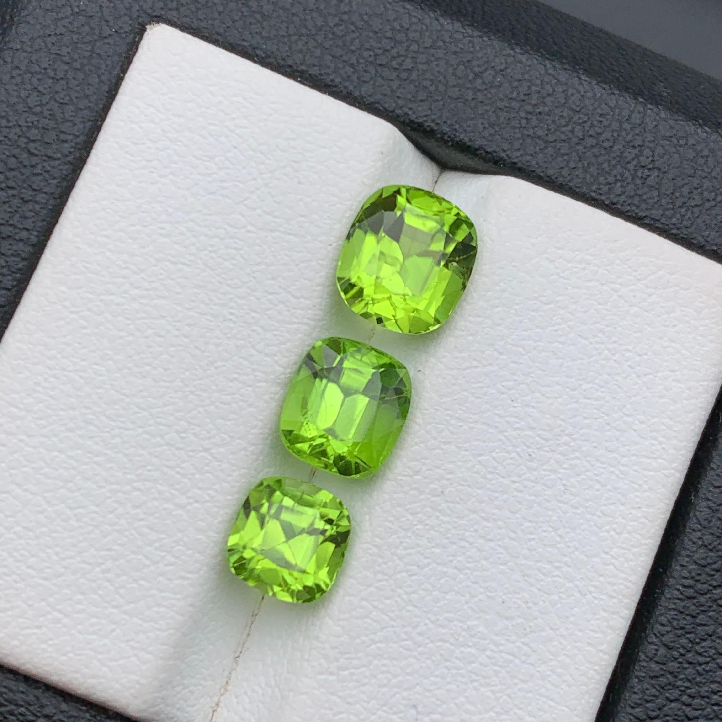 Vivid Green Natural Peridot Loose Gemstones Lot 5.55 Ct Cushion Cut for Jewelry For Sale 7