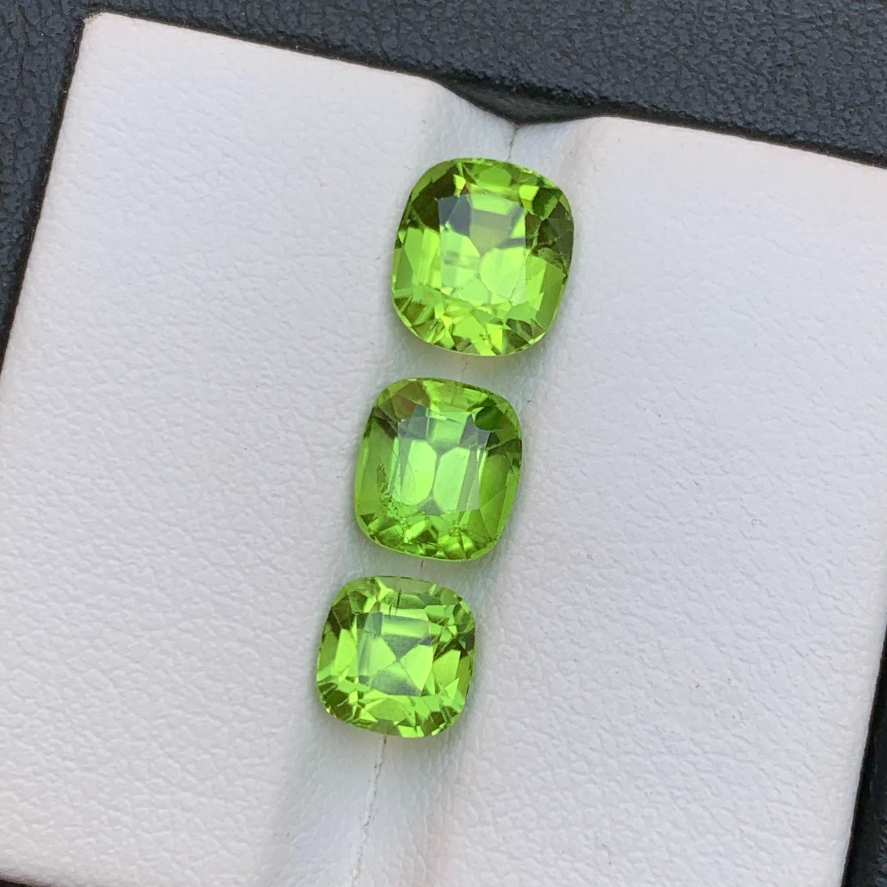 Vivid Green Natural Peridot Loose Gemstones Lot 5.55 Ct Cushion Cut for Jewelry For Sale 1
