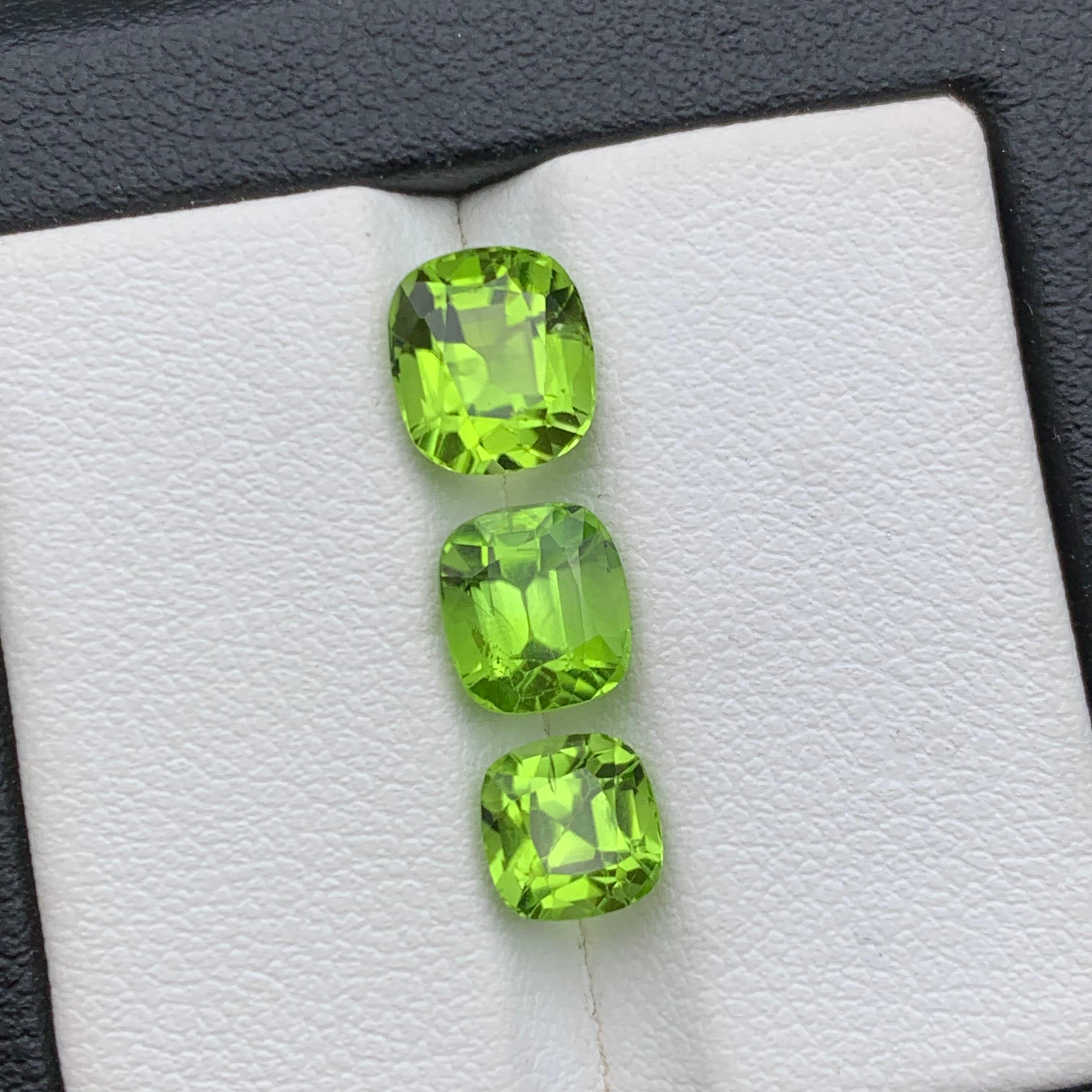 Vivid Green Natural Peridot Loose Gemstones Lot 5.55 Ct Cushion Cut for Jewelry For Sale 2