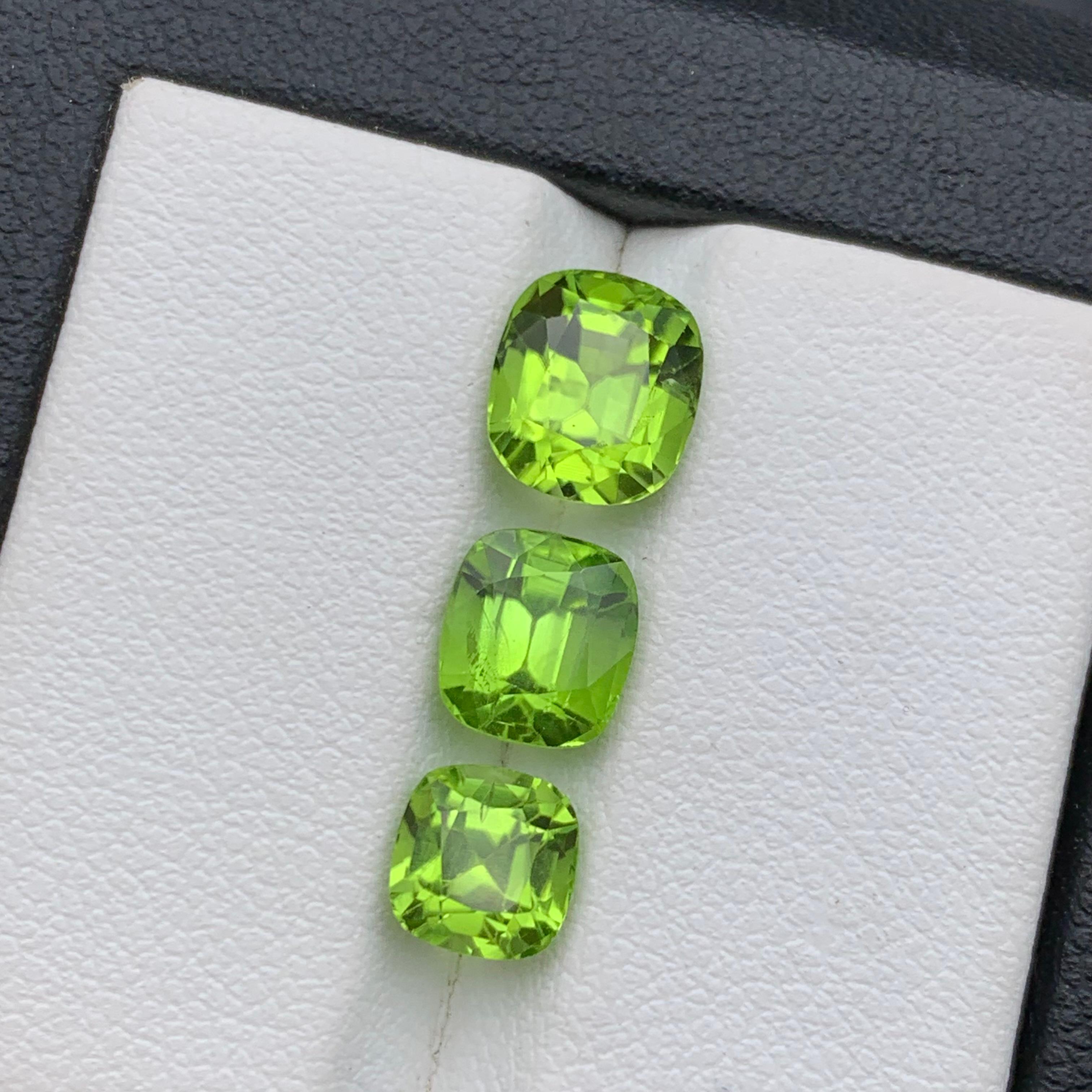 Vivid Green Natural Peridot Loose Gemstones Lot 5.55 Ct Cushion Cut for Jewelry For Sale 3