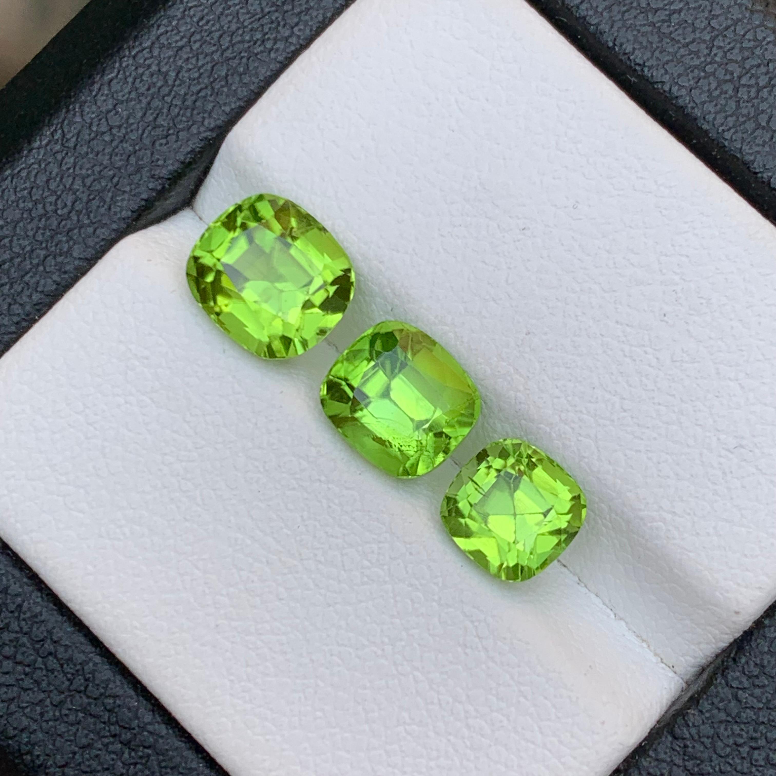 Vivid Green Natural Peridot Loose Gemstones Lot 5.55 Ct Cushion Cut for Jewelry For Sale 4