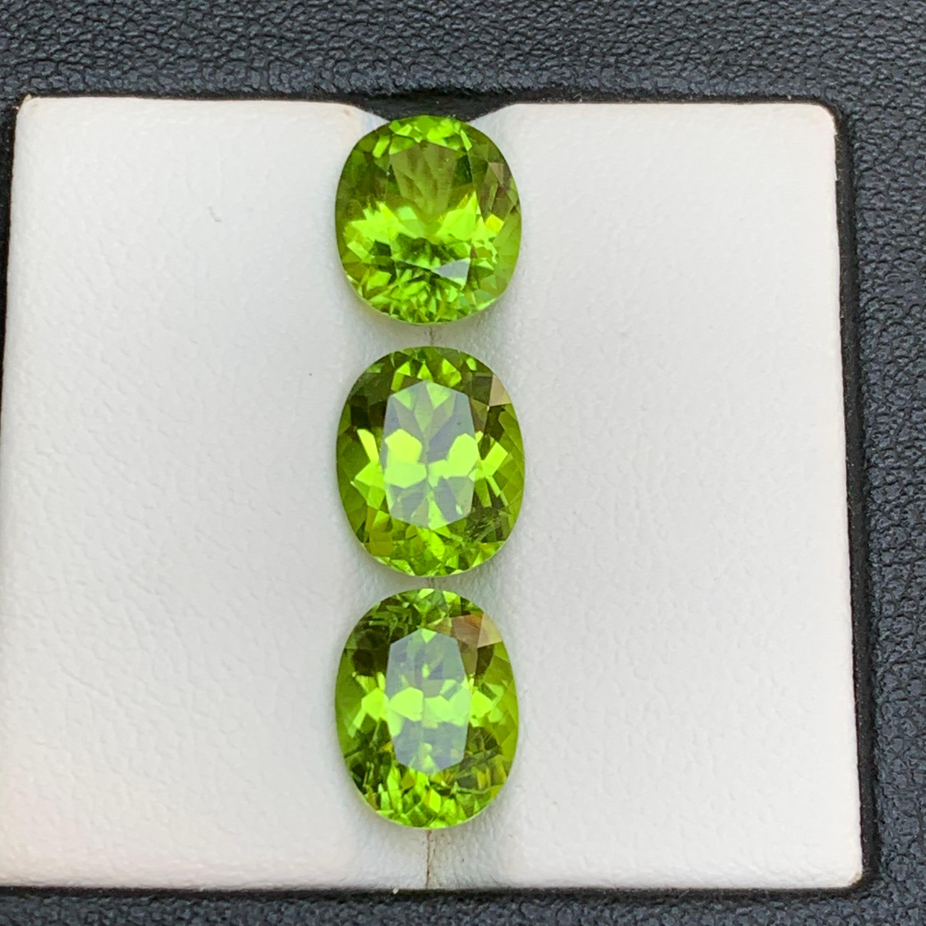 Lebendiges Grün Natürlicher Peridot Lose Edelsteine Los 9,05 Ct Oval Schliff für Schmuck Set im Zustand „Neu“ im Angebot in Peshawar, PK
