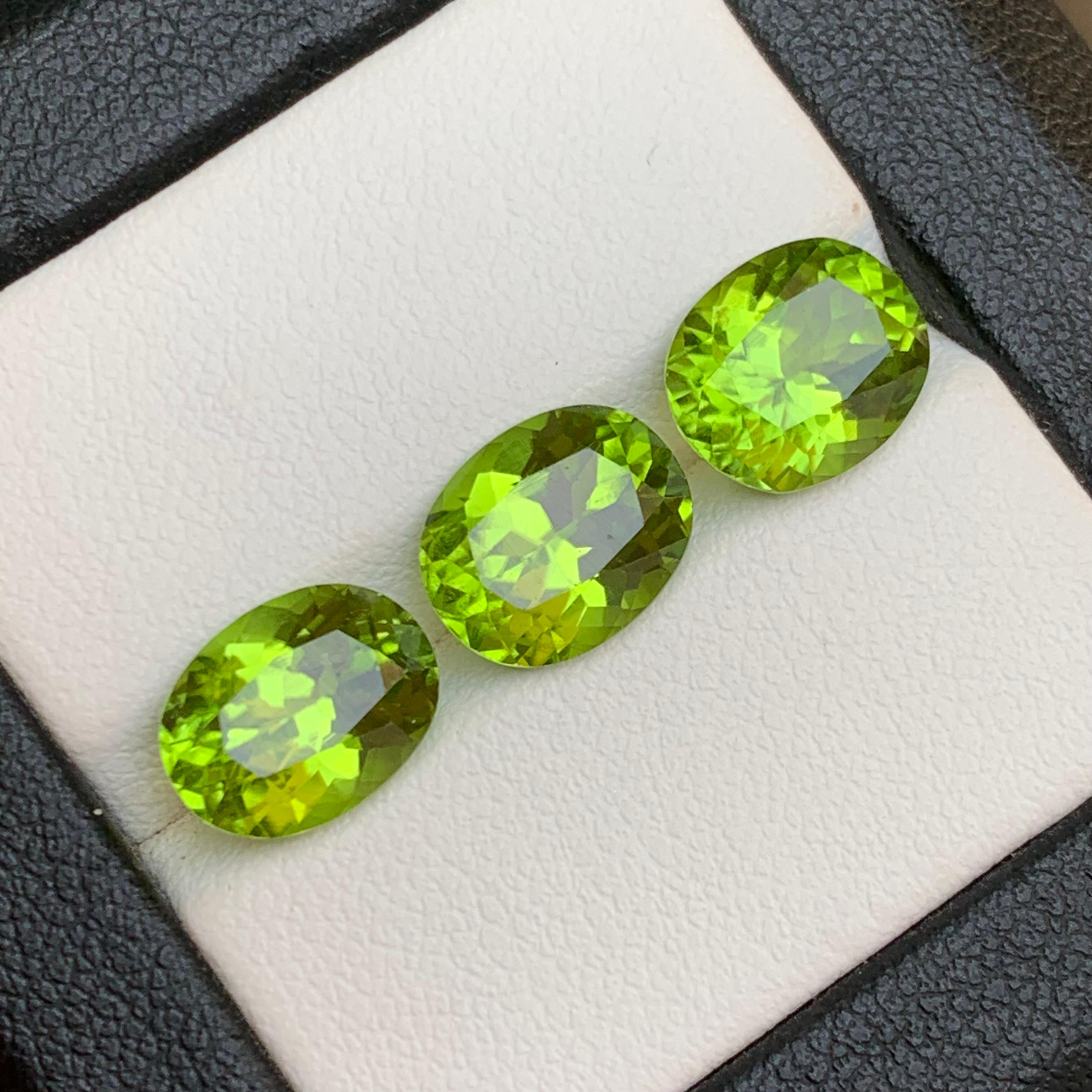 Lebendiges Grün Natürlicher Peridot Lose Edelsteine Los 9,05 Ct Oval Schliff für Schmuck Set für Damen oder Herren im Angebot