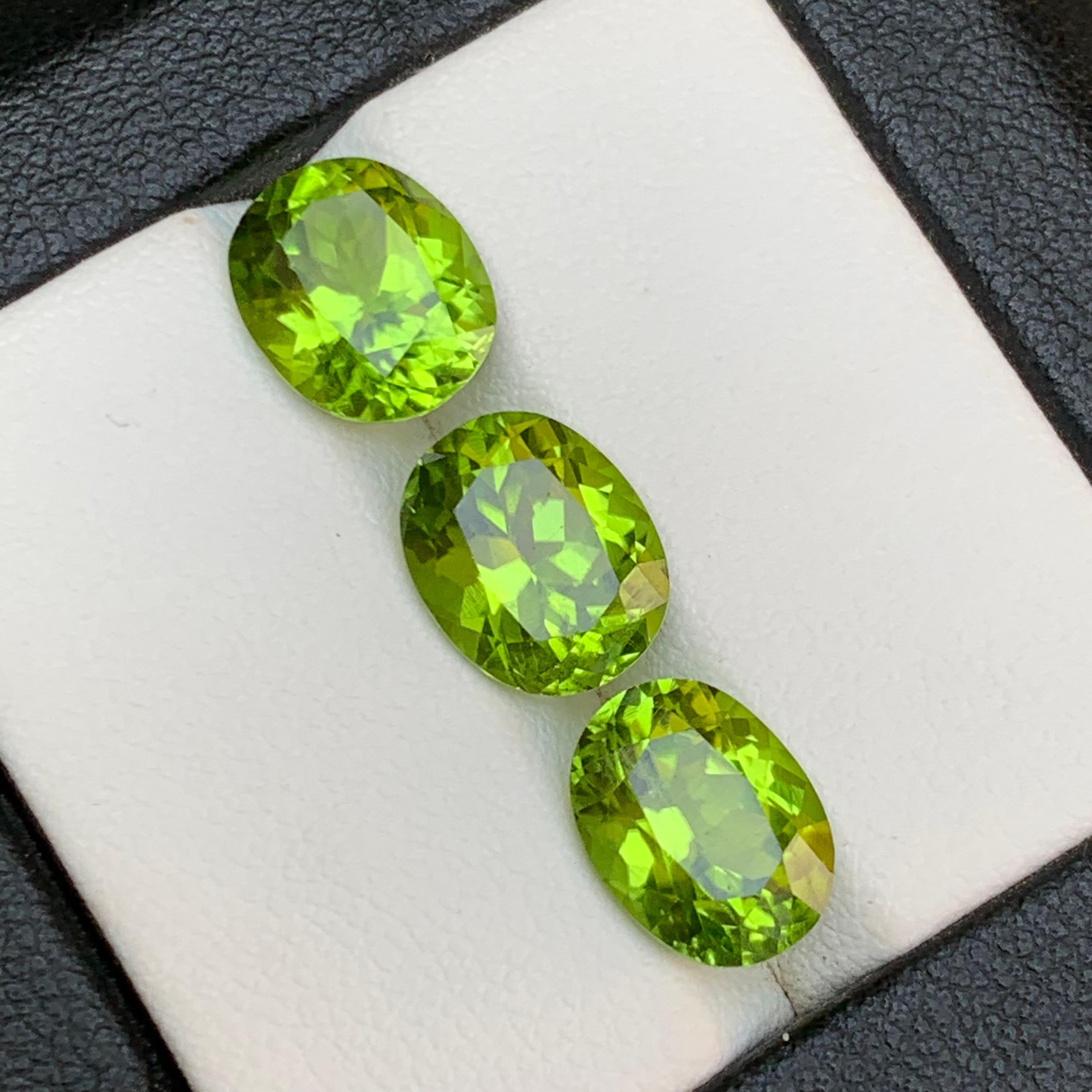 Lebendiges Grün Natürlicher Peridot Lose Edelsteine Los 9,05 Ct Oval Schliff für Schmuck Set im Angebot 1