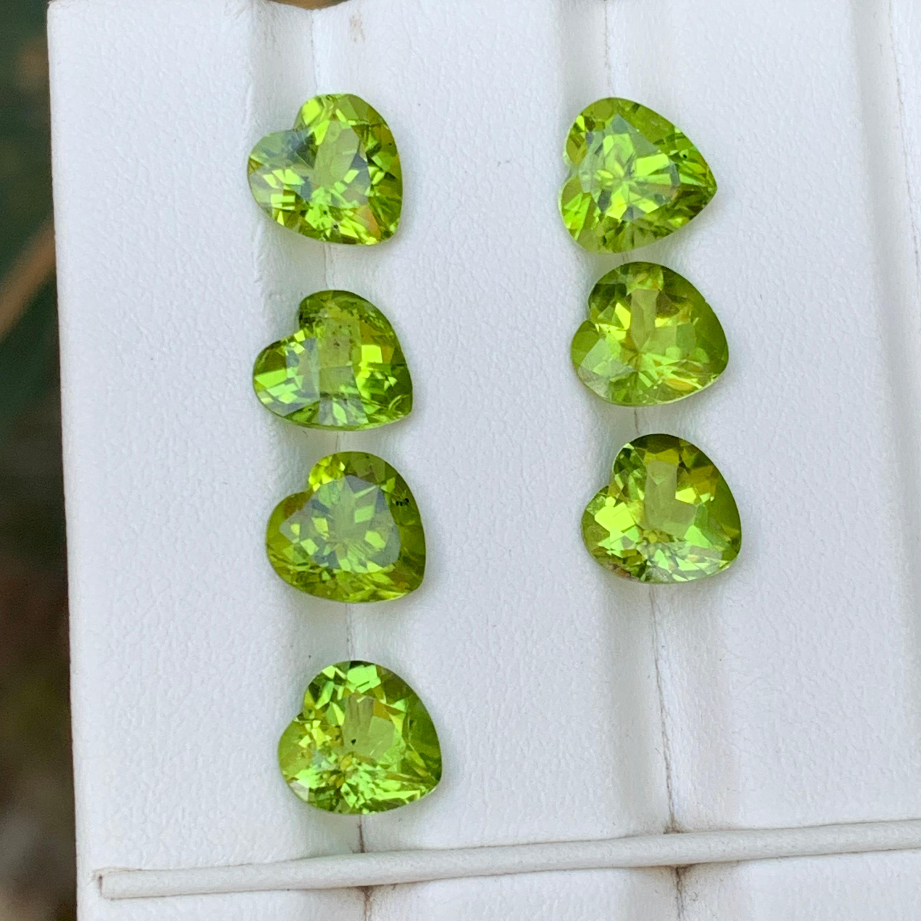 Contemporary Vivid Green Natural Peridot Loose Gemstones Pairs Lot 13.85 Ct Heart Cut-Jewelry For Sale