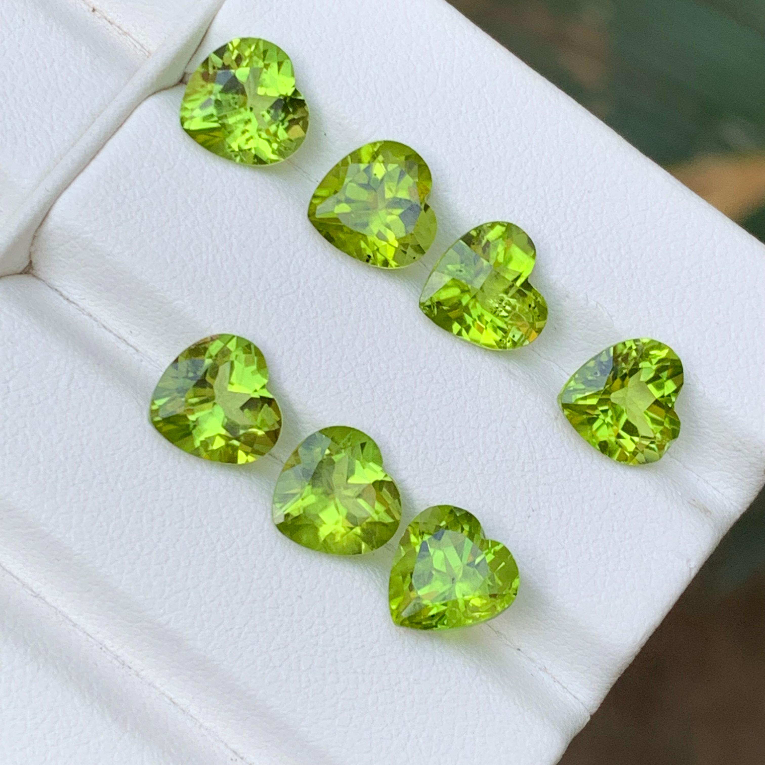 Vivid Green Natural Peridot Loose Gemstones Pairs Lot 13.85 Ct Heart Cut-Jewelry In New Condition For Sale In Peshawar, PK