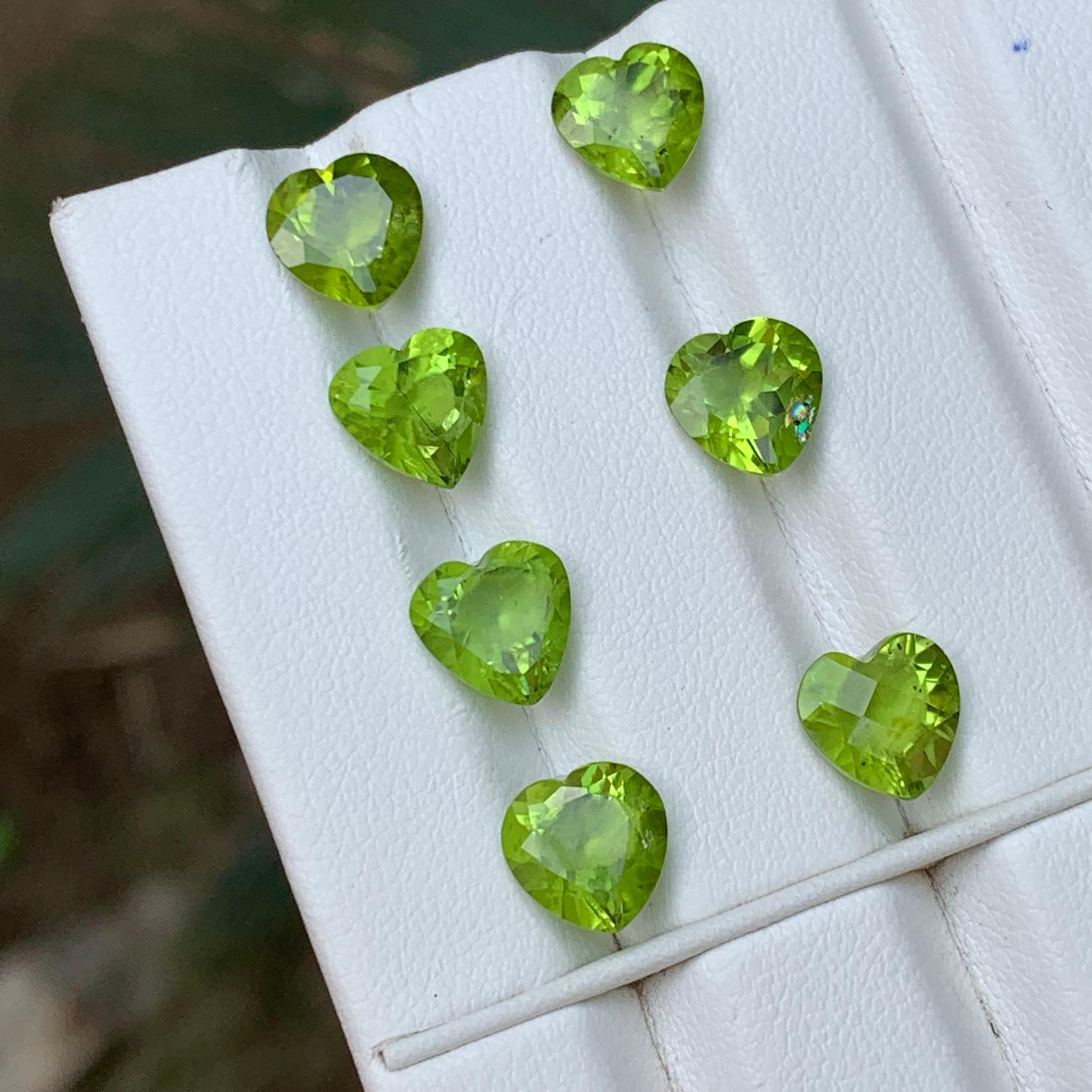 Contemporary Vivid Green Natural Peridot Loose Gemstones Pairs Lot 14.20 Ct Heart Cut-Jewelry For Sale