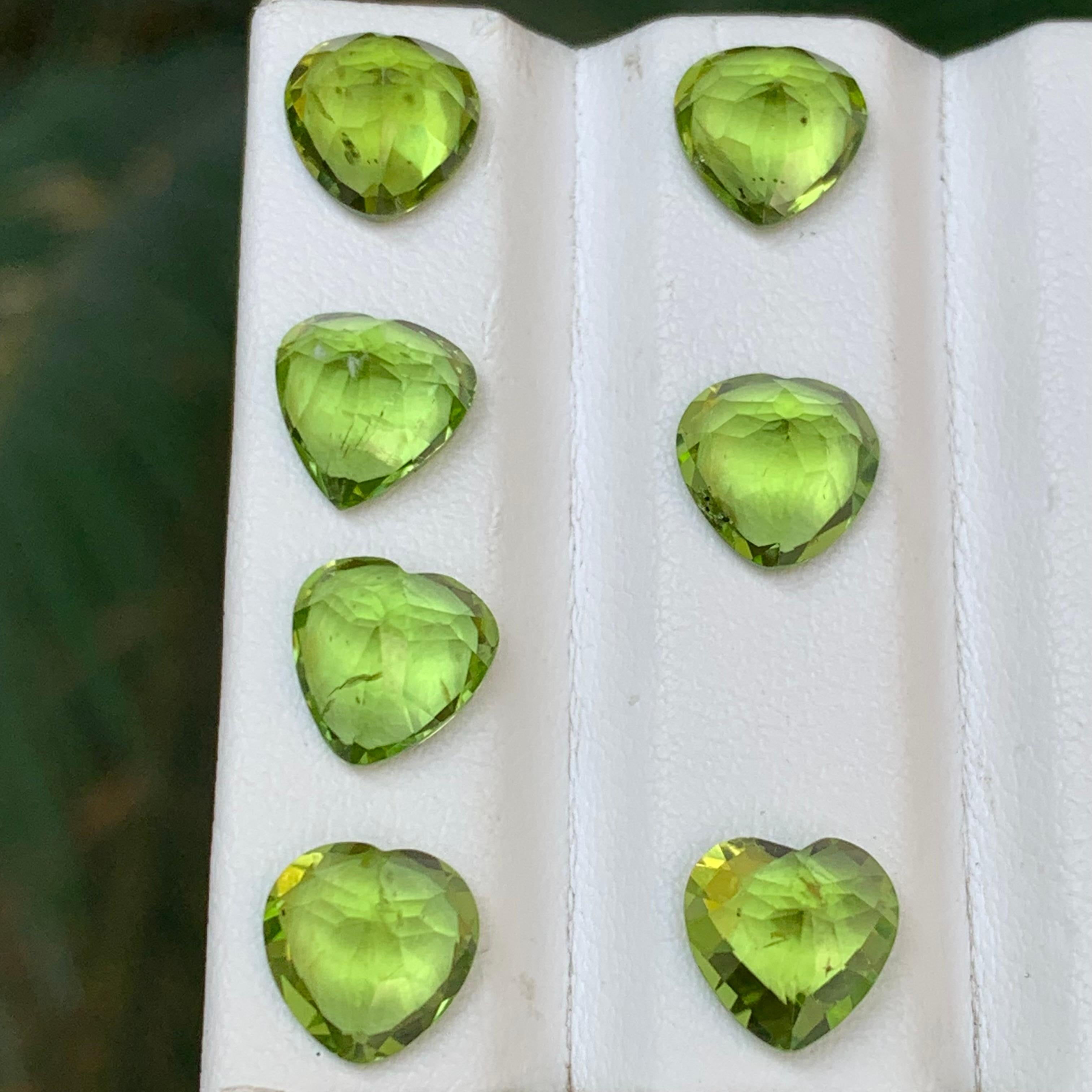Vivid Green Natural Peridot Loose Gemstones Pairs Lot 14.20 Ct Heart Cut-Jewelry In New Condition For Sale In Peshawar, PK