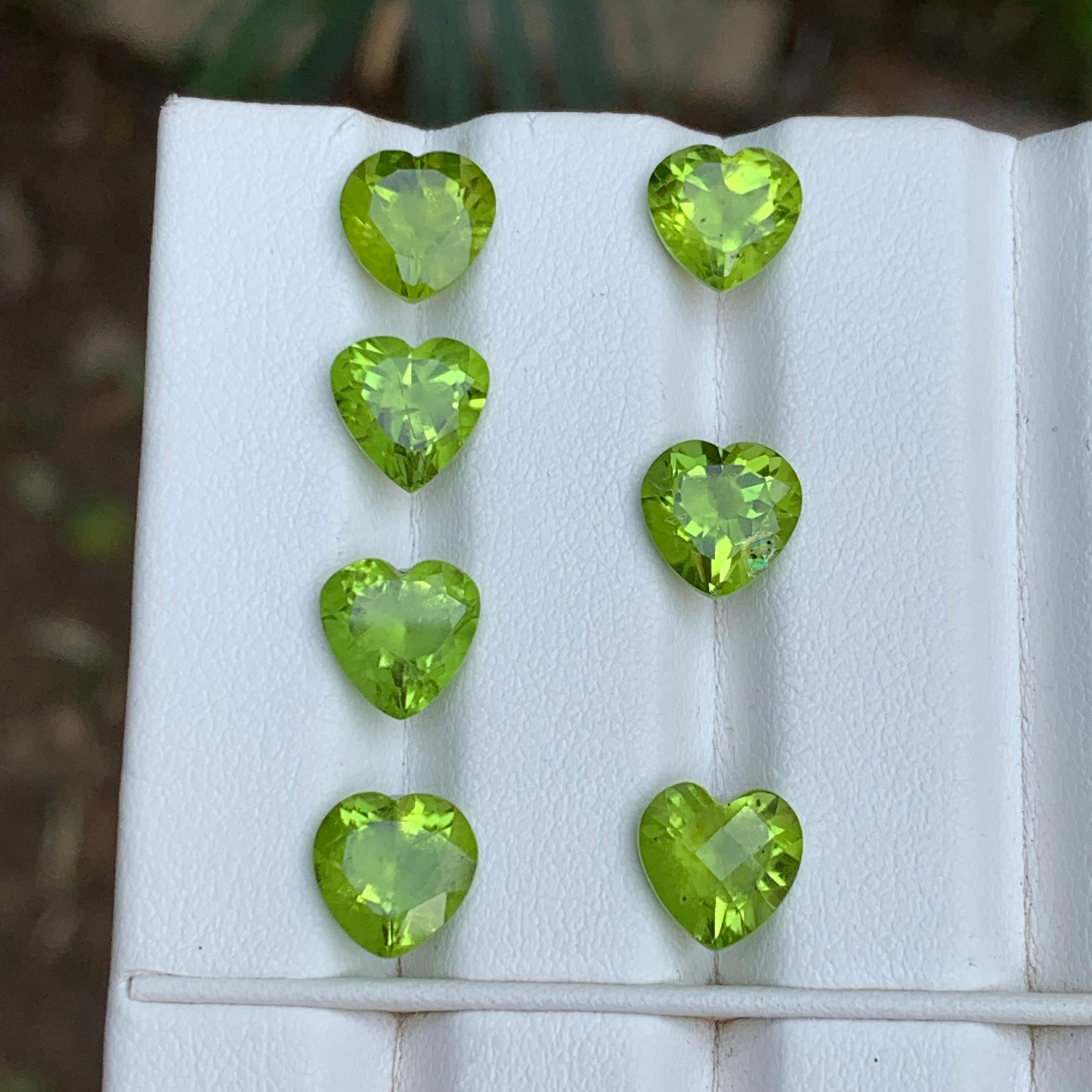 Women's or Men's Vivid Green Natural Peridot Loose Gemstones Pairs Lot 14.20 Ct Heart Cut-Jewelry For Sale