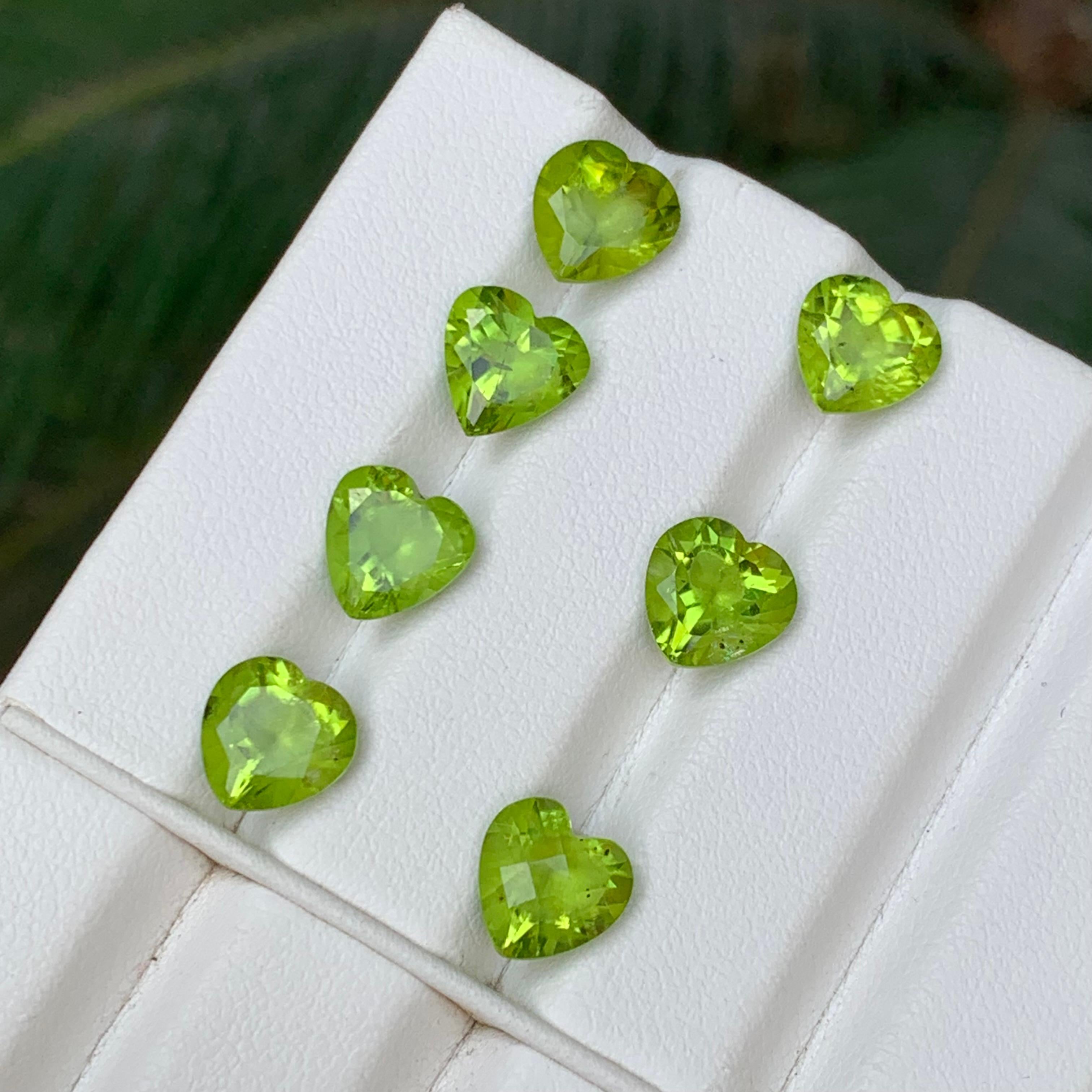 Vivid Green Natural Peridot Loose Gemstones Pairs Lot 14.20 Ct Heart Cut-Jewelry For Sale 1