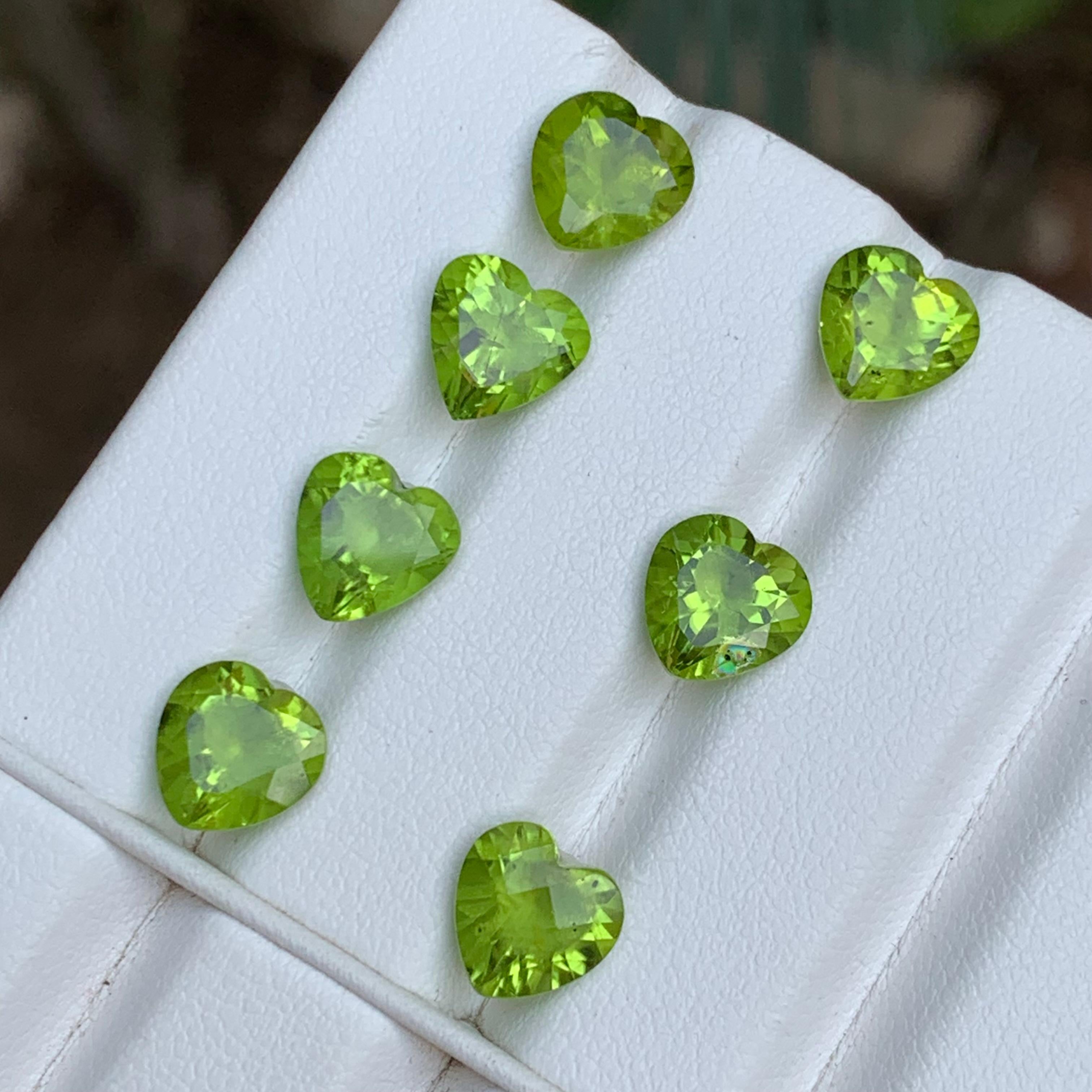 Vivid Green Natural Peridot Loose Gemstones Pairs Lot 14.20 Ct Heart Cut-Jewelry For Sale 2
