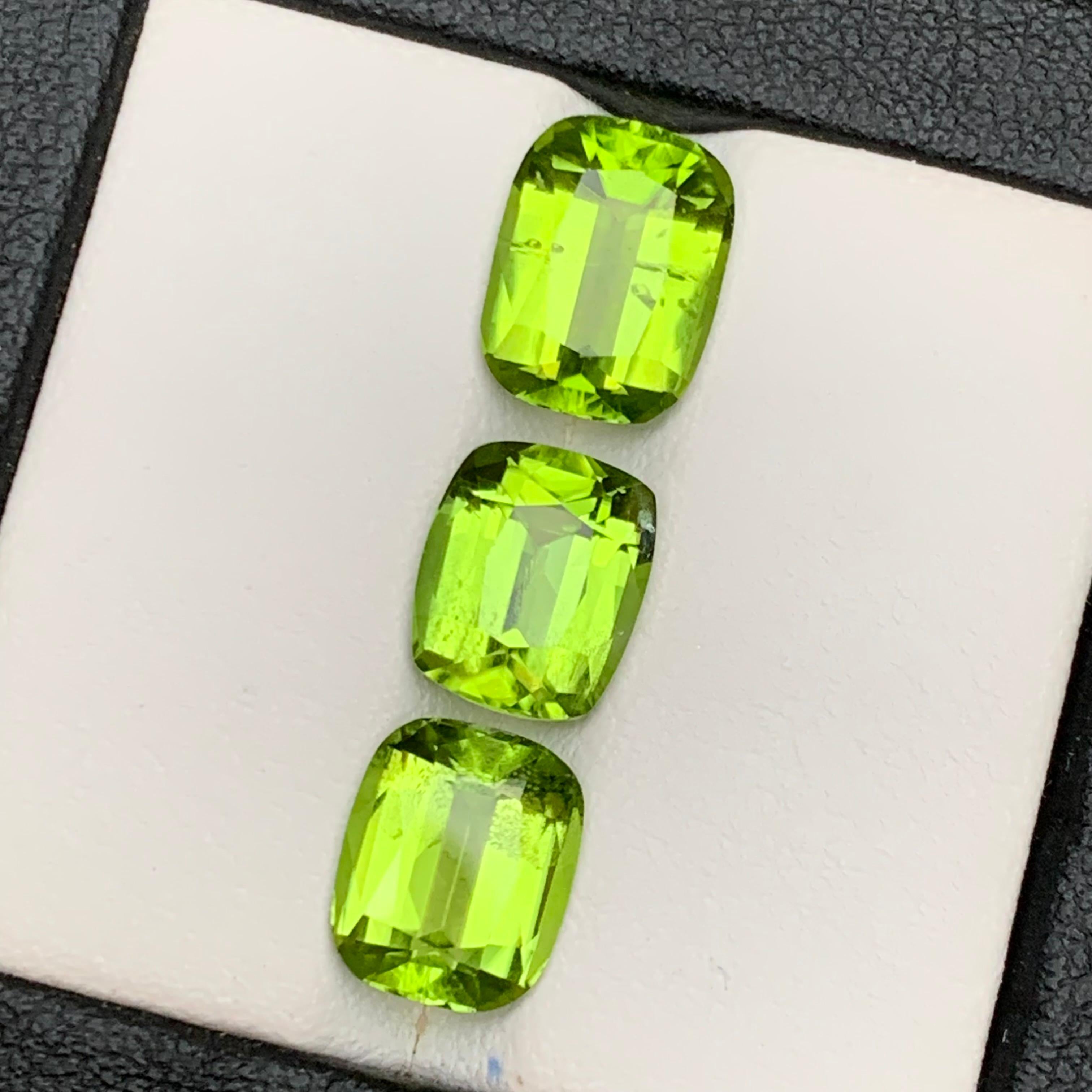Vivid Green Natural Peridot Lose Edelsteine für Ring, Ohrringe, Halskette Anhänger oder jede andere Schmuck-Fassung-Kissen-Schliff aus Supat Mine, Kohistan Pakistan!!!

💎 EDELSTEINART: Peridot
⚖️ GEWICHT: 8,80 Karat
🪚 FORM & SCHNITT: