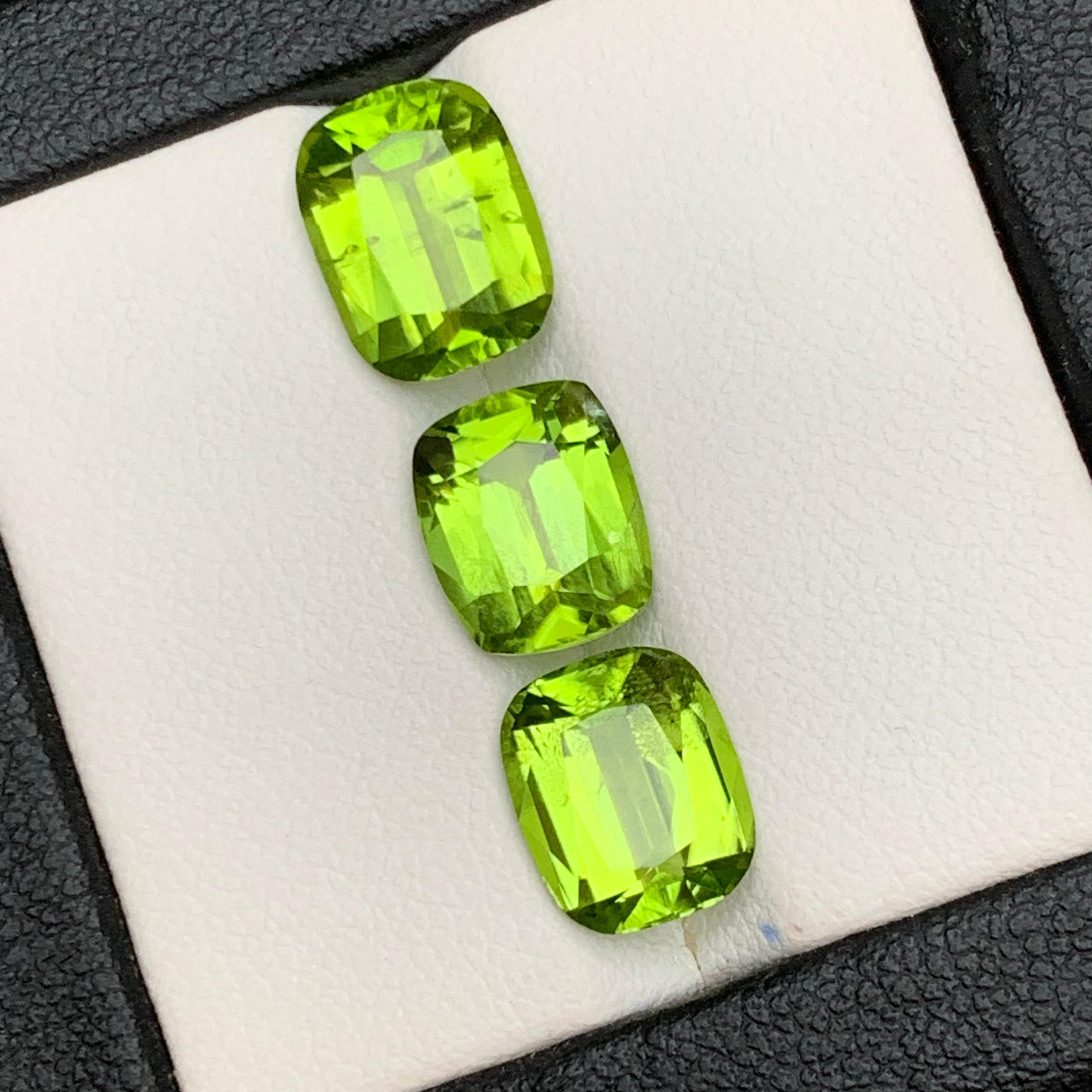 Lebendiges Grün Natürlicher Peridot Lose Edelsteine Set 8.80 Ct Cushion Schliff für Schmuck (Zeitgenössisch) im Angebot