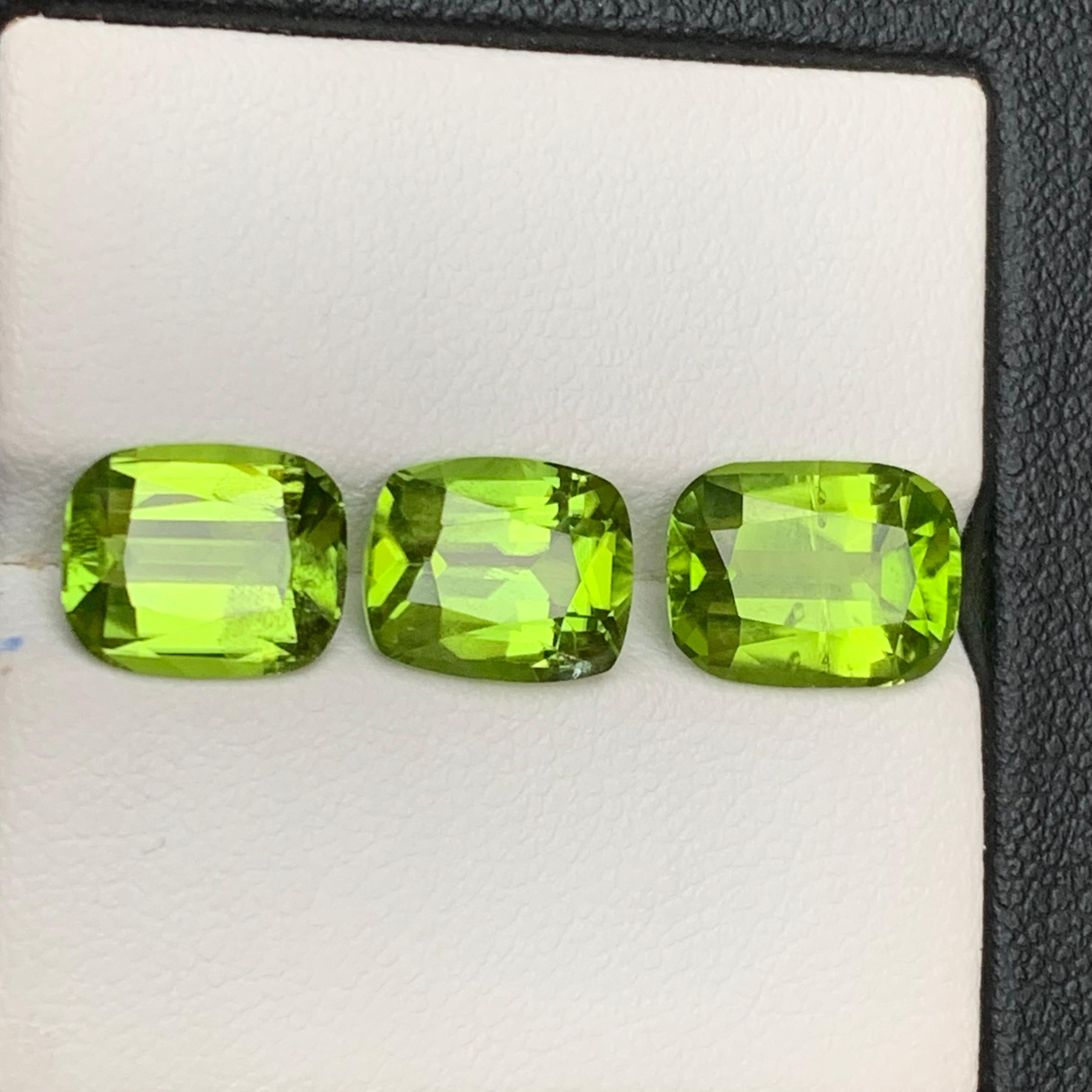 Lebendiges Grün Natürlicher Peridot Lose Edelsteine Set 8.80 Ct Cushion Schliff für Schmuck (Kissenschliff) im Angebot