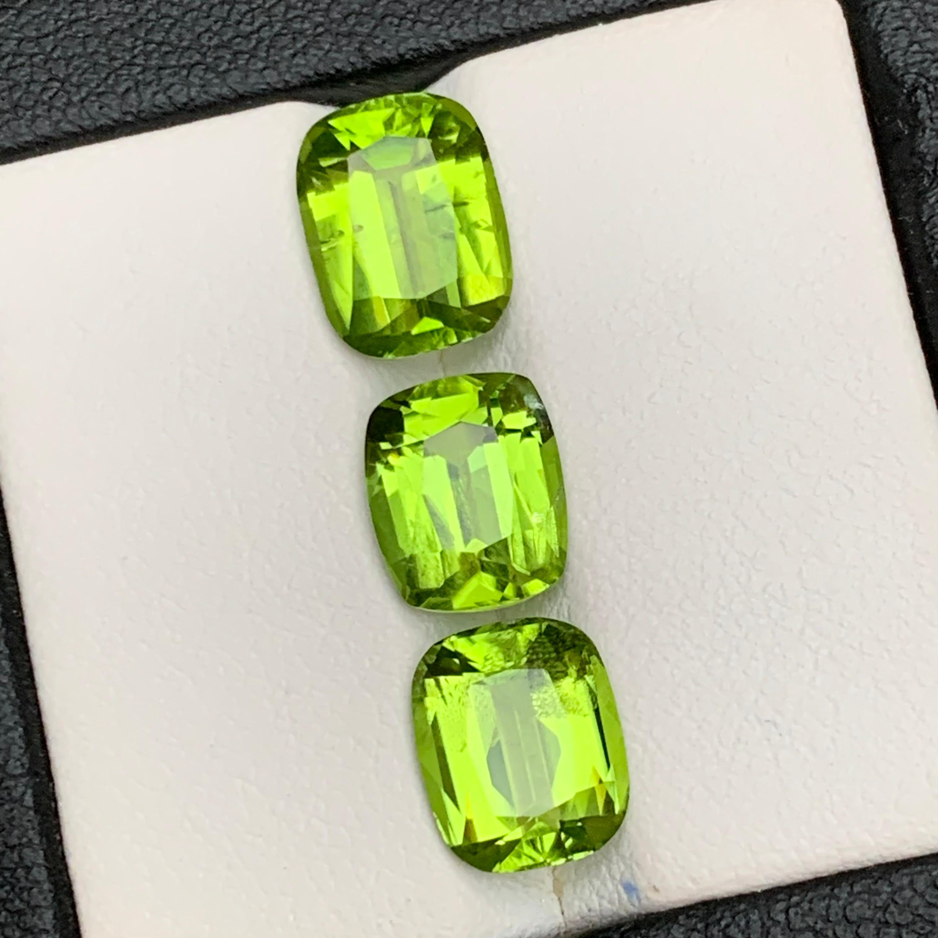 Lebendiges Grün Natürlicher Peridot Lose Edelsteine Set 8.80 Ct Cushion Schliff für Schmuck im Zustand „Neu“ im Angebot in Peshawar, PK