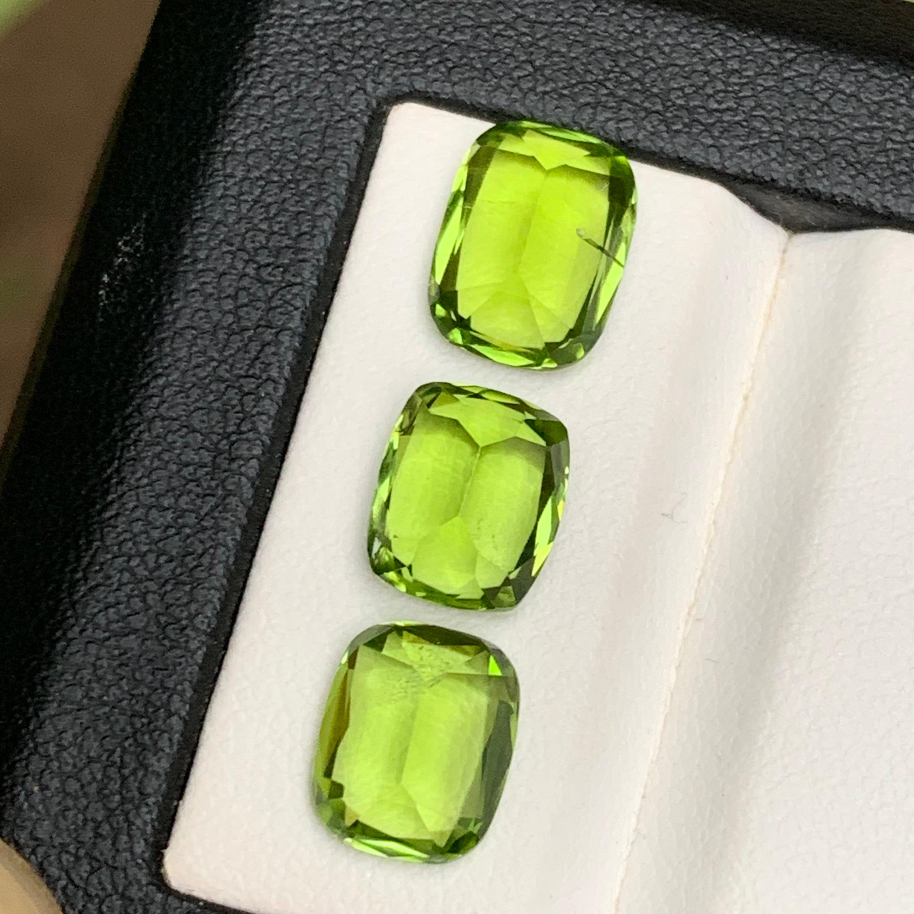 Lebendiges Grün Natürlicher Peridot Lose Edelsteine Set 8.80 Ct Cushion Schliff für Schmuck für Damen oder Herren im Angebot
