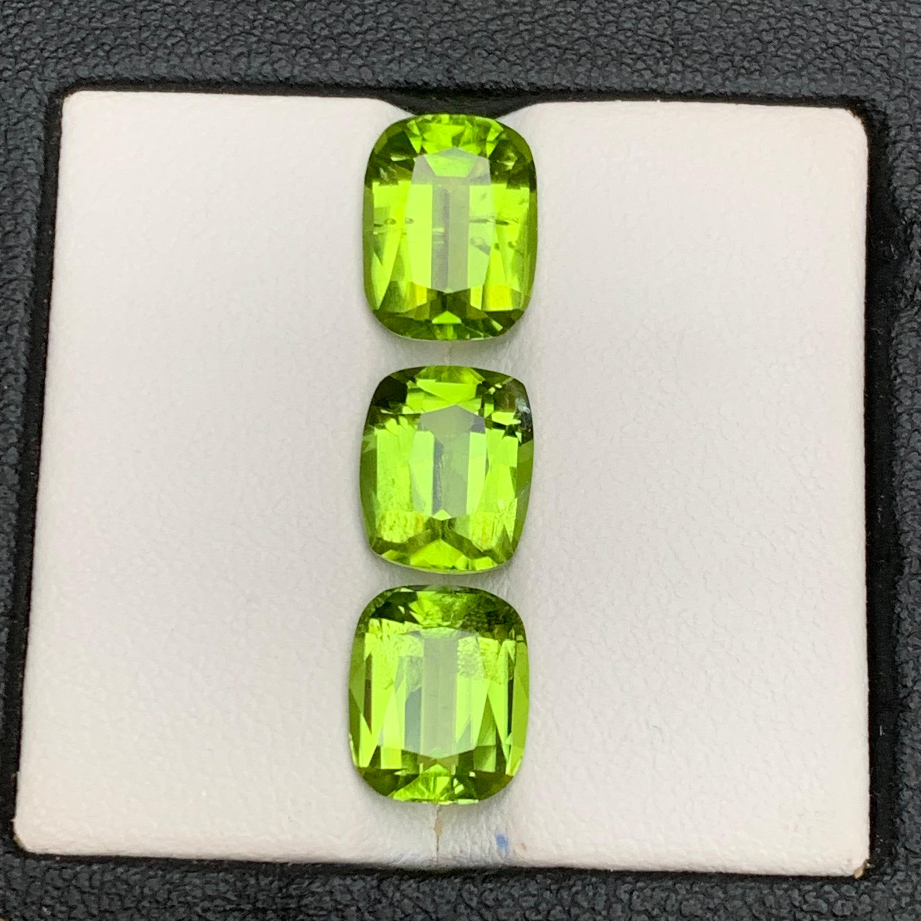 Lebendiges Grün Natürlicher Peridot Lose Edelsteine Set 8.80 Ct Cushion Schliff für Schmuck im Angebot 2