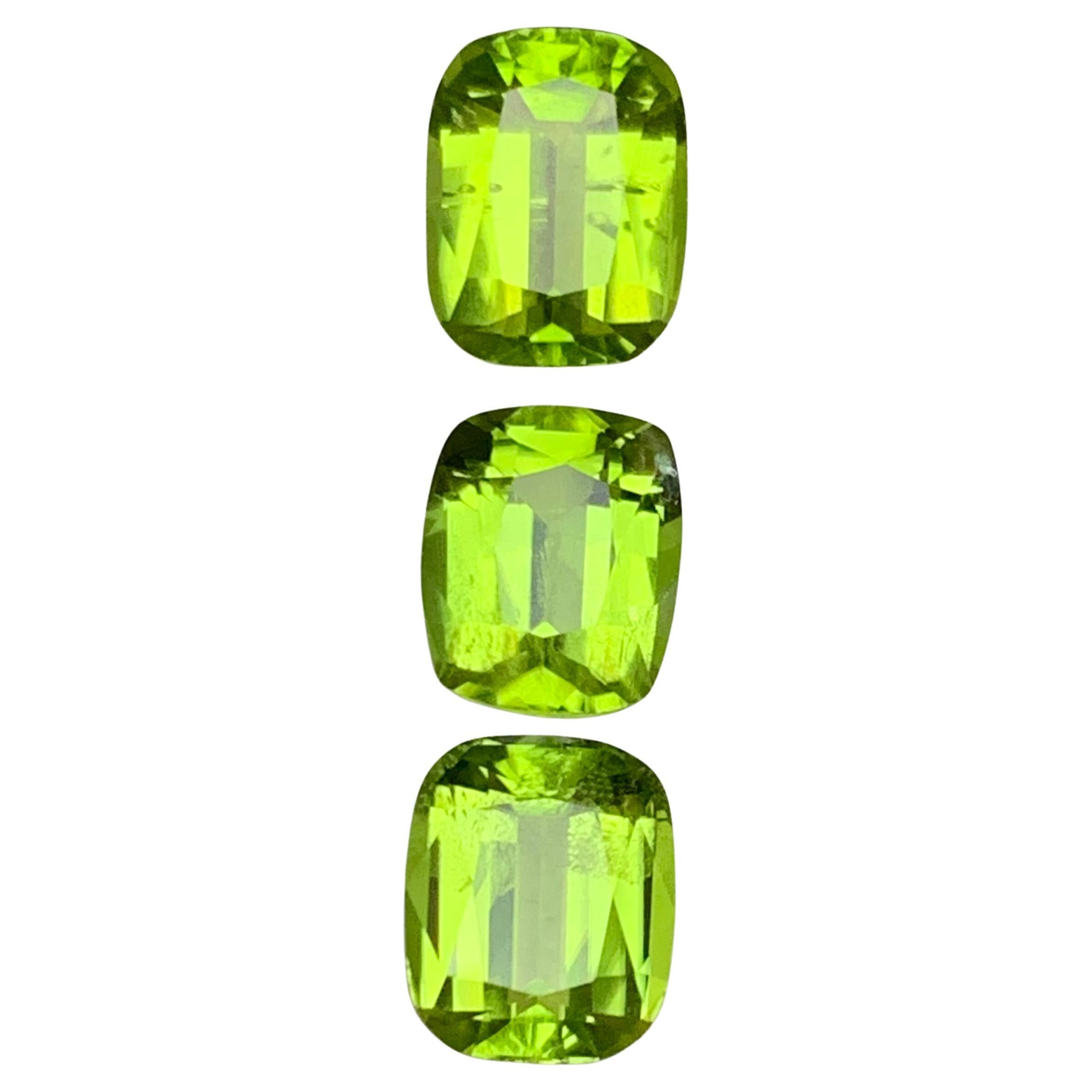 Lebendiges Grün Natürlicher Peridot Lose Edelsteine Set 8.80 Ct Cushion Schliff für Schmuck im Angebot