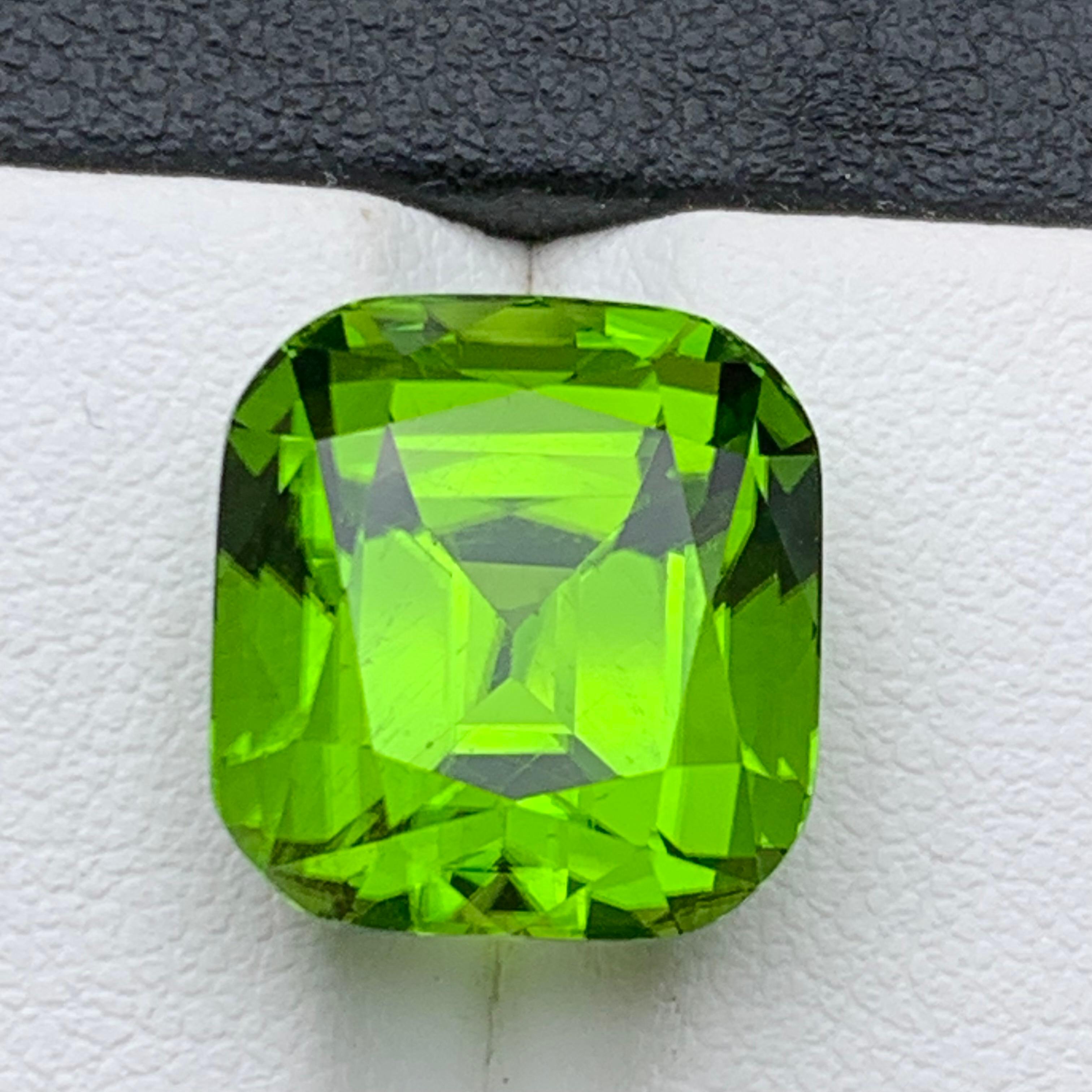 Vivid Green Natural Peridot Necklace Pendant Loose Gemstone 14.20 Ct Cushion Cut For Sale 5
