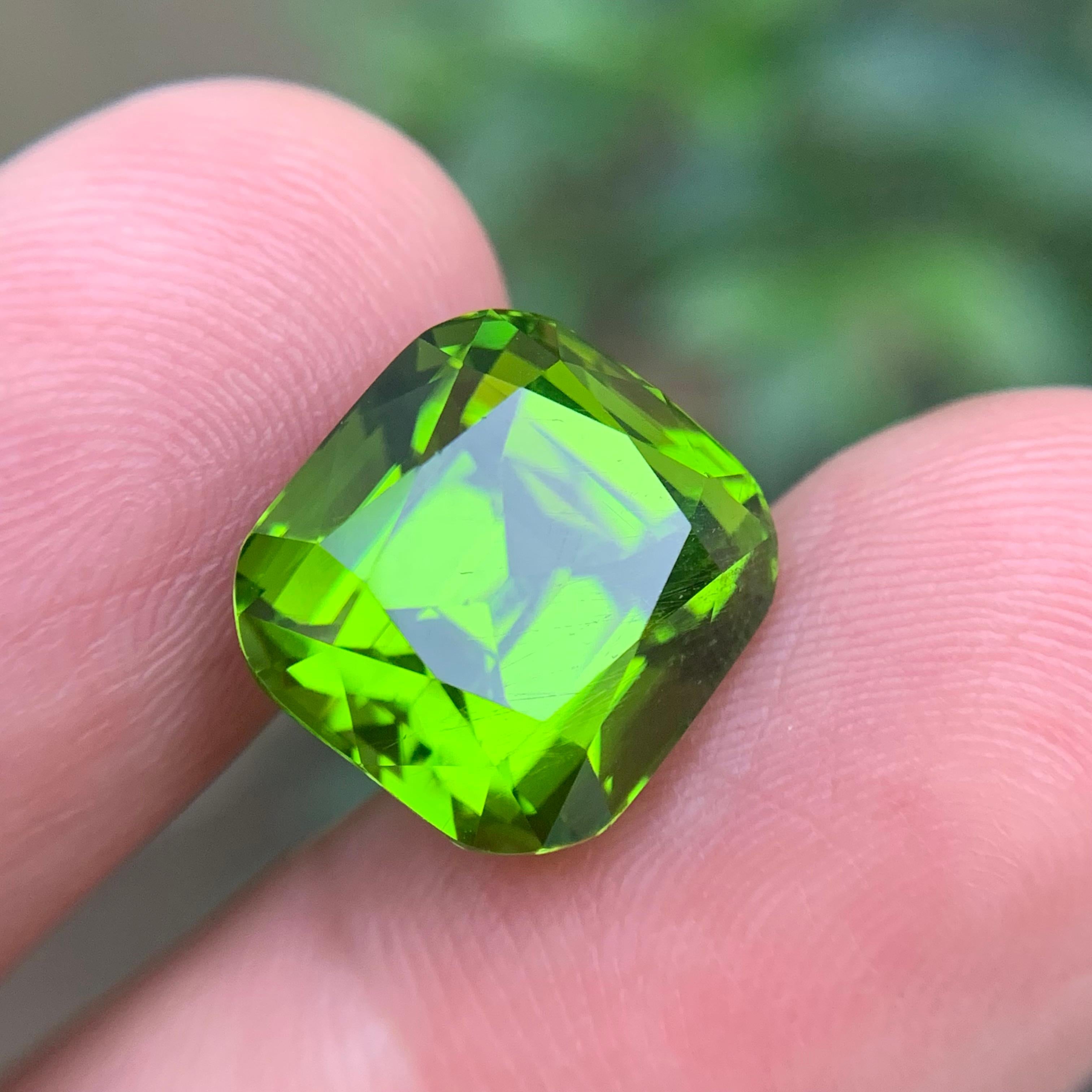 Vivid Green Natural Peridot Necklace Pendant Loose Gemstone 14.20 Ct Cushion Cut For Sale 6