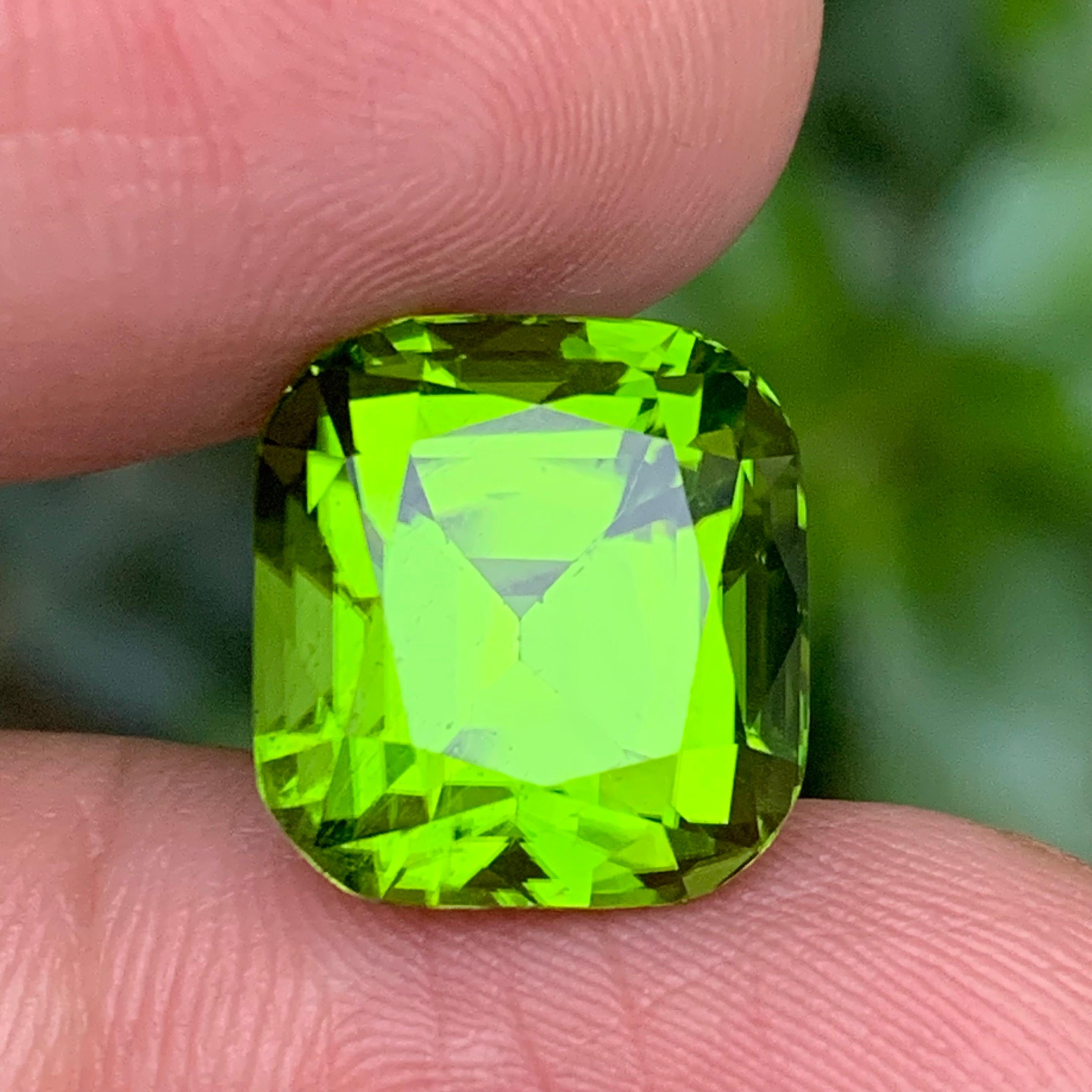 Vivid Green Natural Peridot Necklace Pendant Loose Gemstone 14.20 Ct Cushion Cut For Sale 8