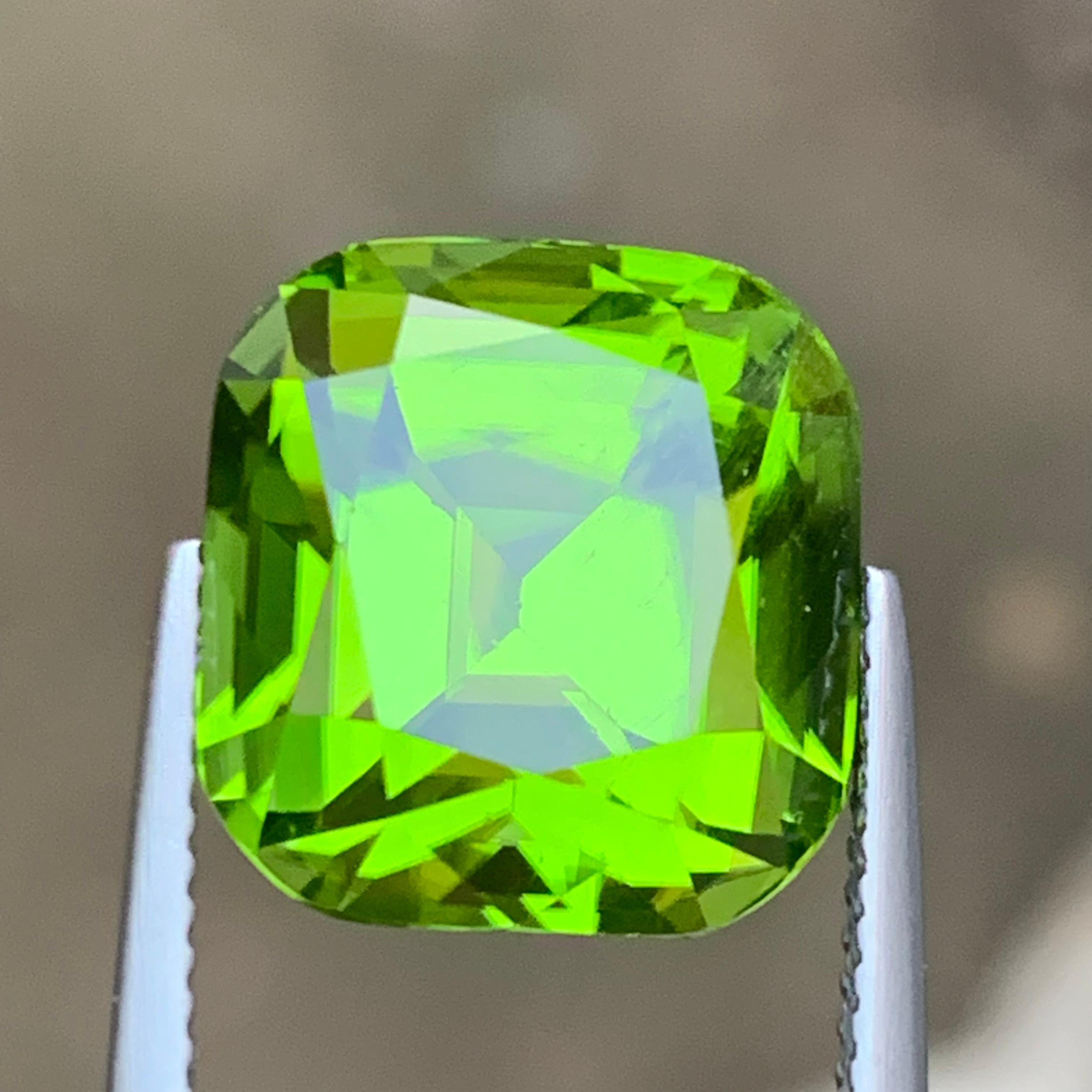 Top Quality Rare AAA Vivid Green Natural Peridot Loose Gemstone for Ring, Necklace Pendant, Bracelet or any other Jewelry Setting- Cushion Cut from Supat Mine, Kohistan Pakistan!!

💎 GEMSTONE TYPE: Peridot 
⚖️ WEIGHT: 14.20 Carats
🪚 SHAPE & CUT: