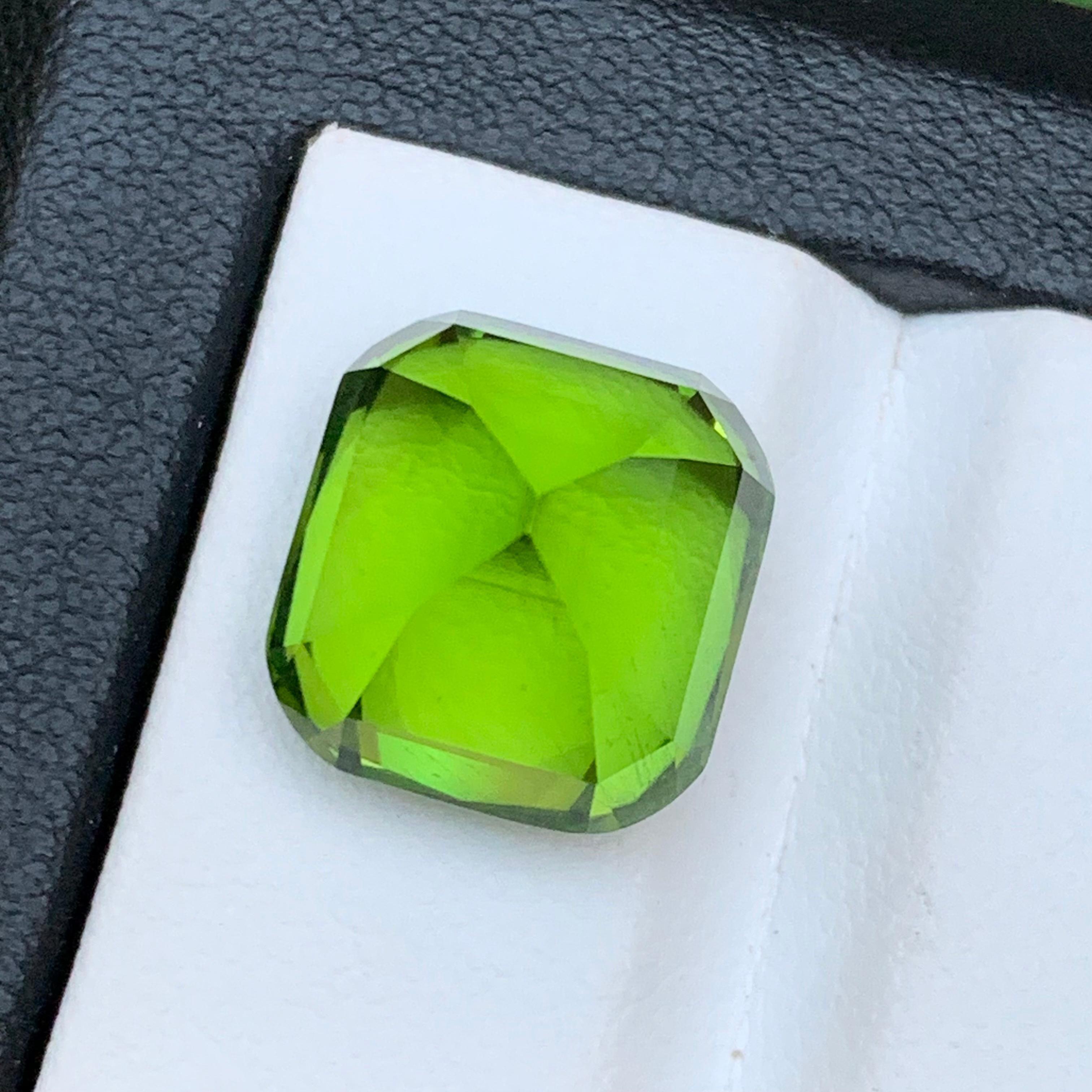 Vivid Green Natural Peridot Necklace Pendant Loose Gemstone 14.20 Ct Cushion Cut For Sale 2