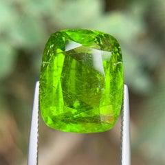 Ciondolo per collana di peridoto naturale verde vivo, gemma sciolta da 22.35 carati con taglio a cuscino