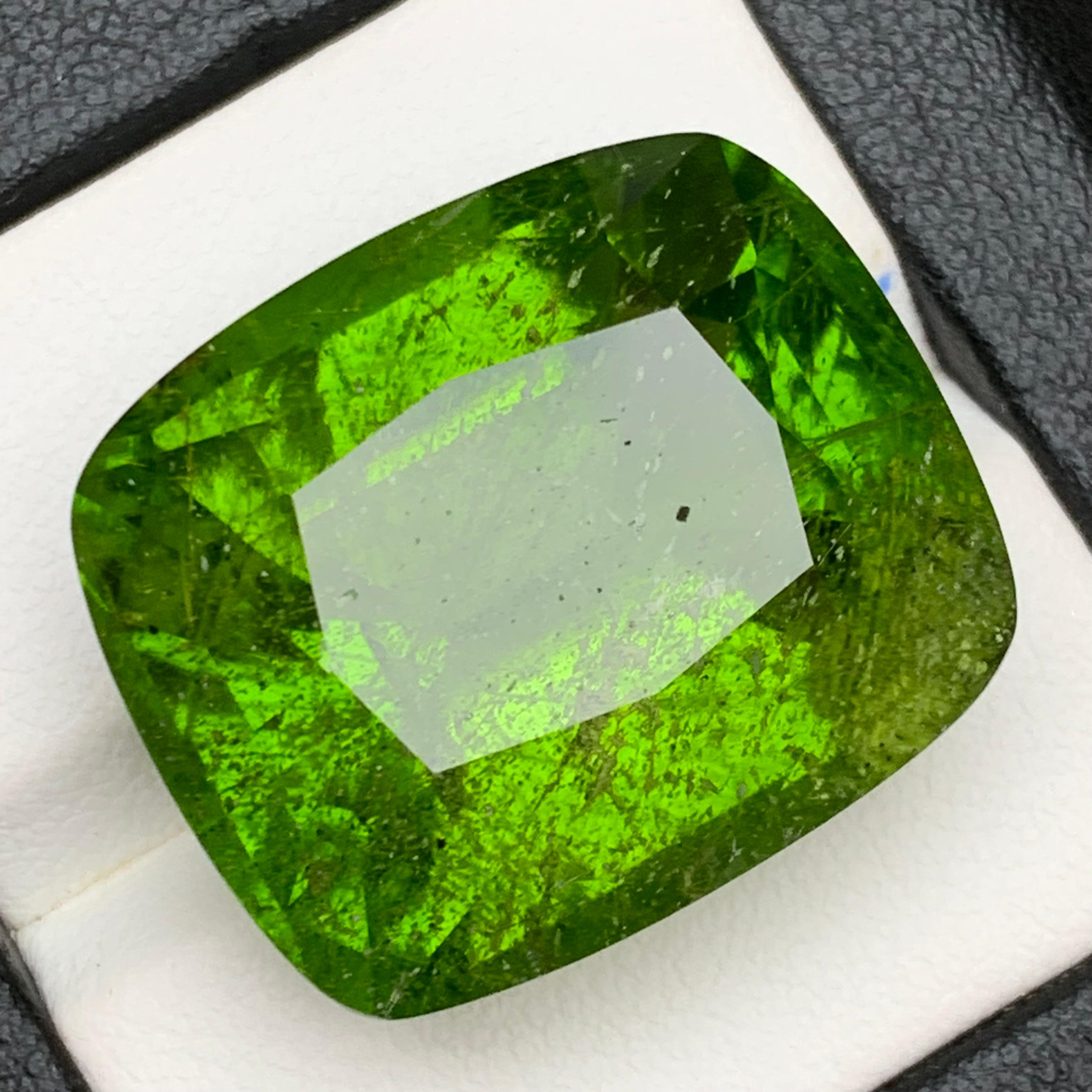 Vivid Green Natural Peridot Necklace Pendant Loose Gemstone 56.80 Ct Cushion Cut In New Condition For Sale In Peshawar, PK