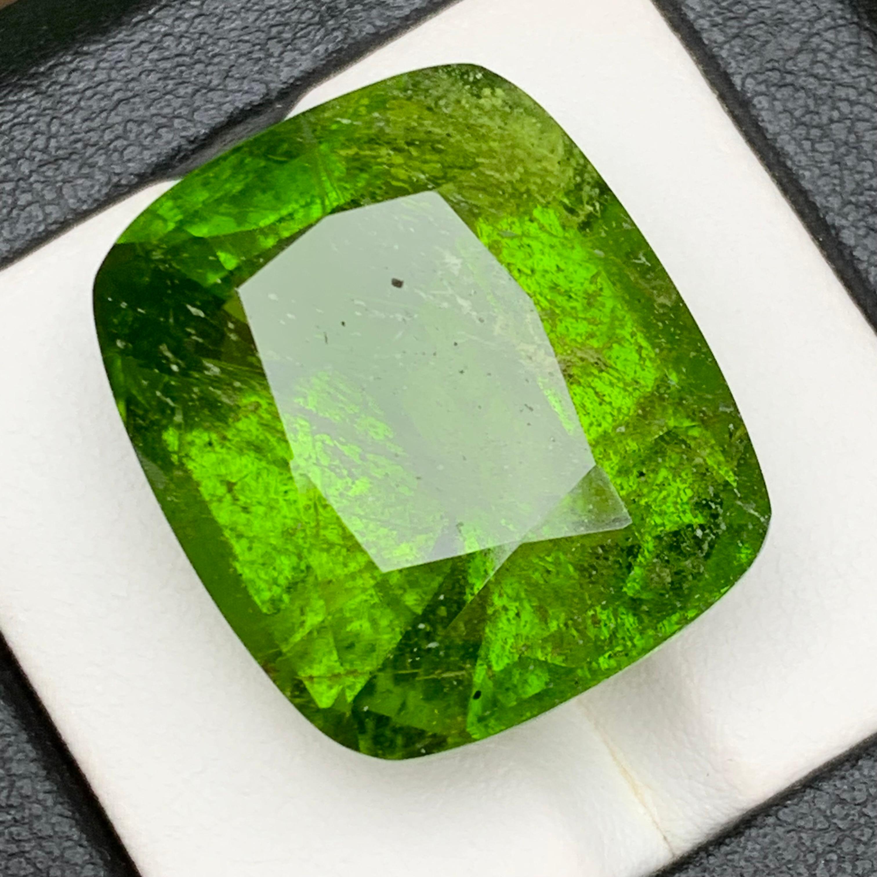 Vivid Green Natural Peridot Necklace Pendant Loose Gemstone 56.80 Ct Cushion Cut For Sale 2