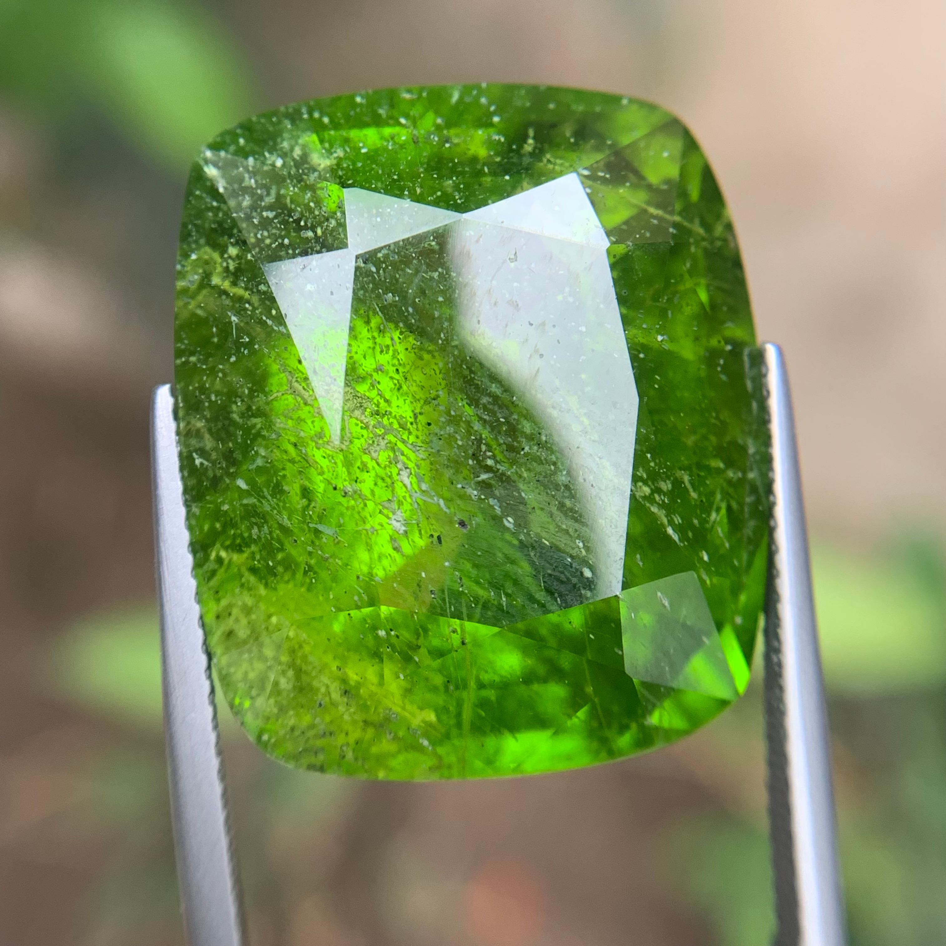 Vivid Green Natural Peridot Necklace Pendant Loose Gemstone 56.80 Ct Cushion Cut For Sale 4
