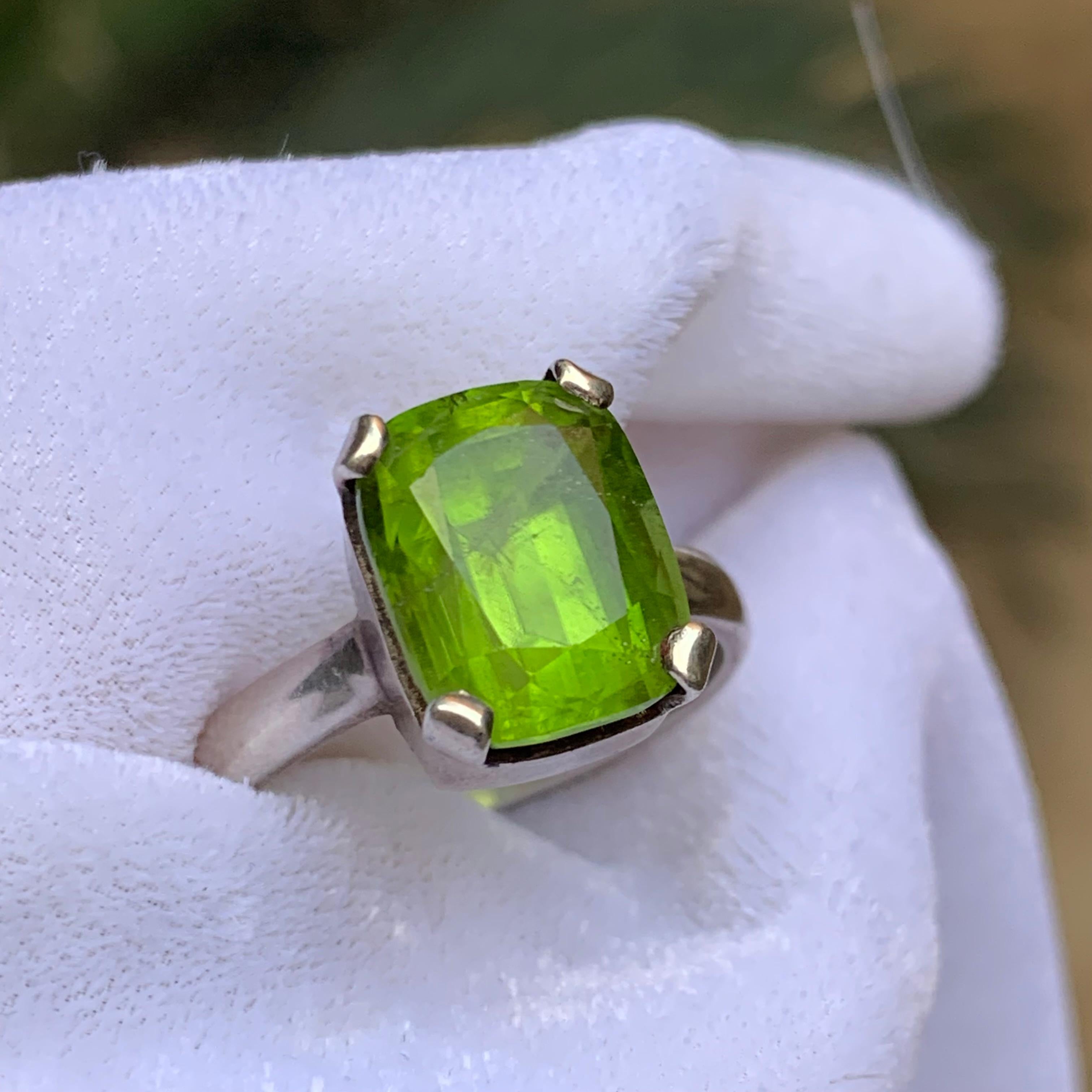 Anillo de peridoto natural verde vivo en plata de ley 925 - Anillo de cóctel hecho a mano en venta 4