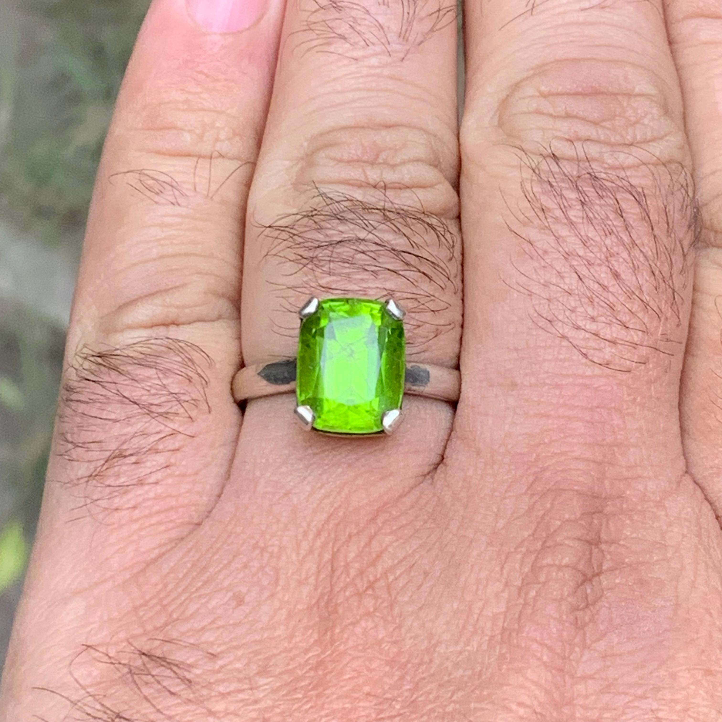 Anillo de peridoto natural verde vivo en plata de ley 925 - Anillo de cóctel hecho a mano en venta 5