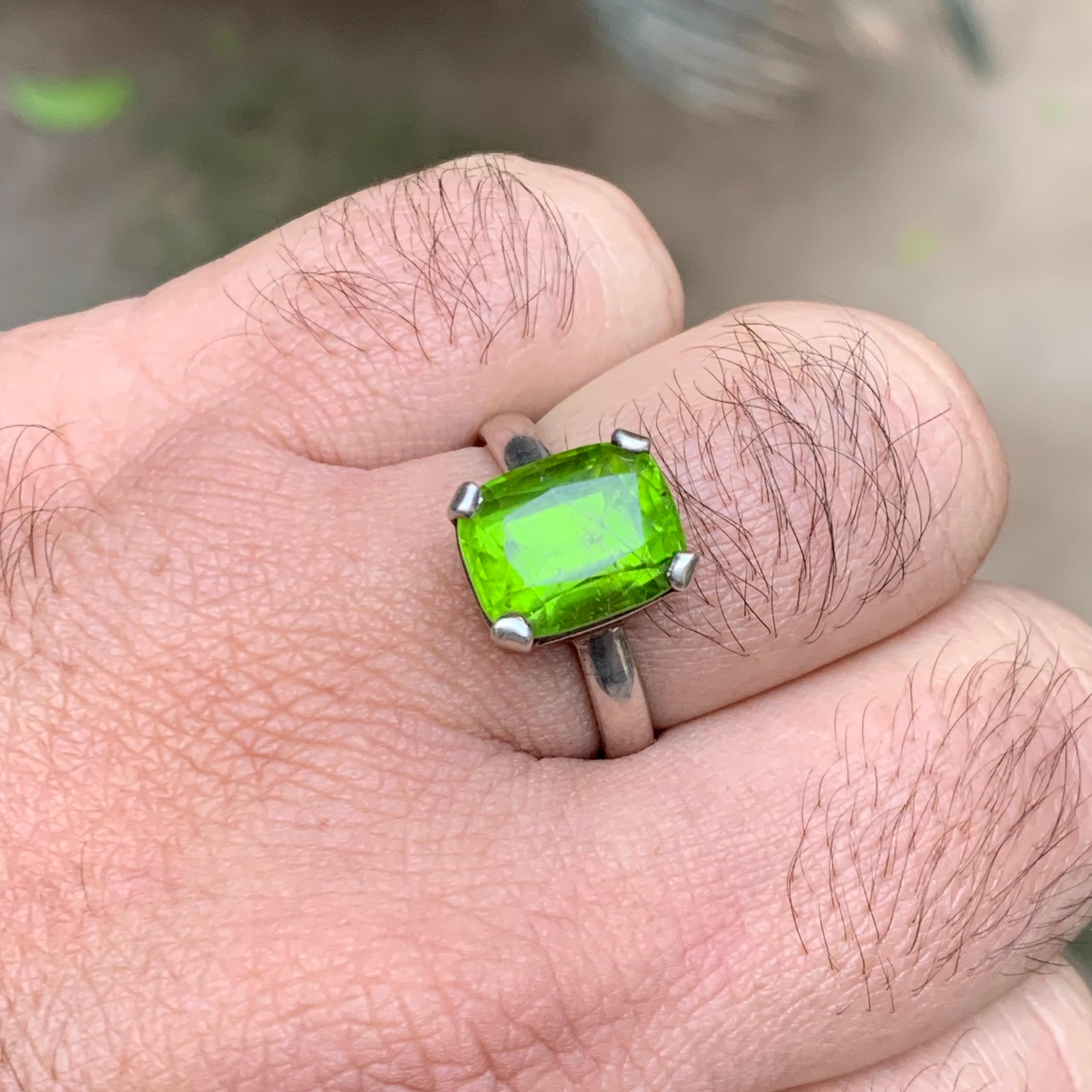 Anillo de peridoto natural verde vivo en plata de ley 925 - Anillo de cóctel hecho a mano en venta 7