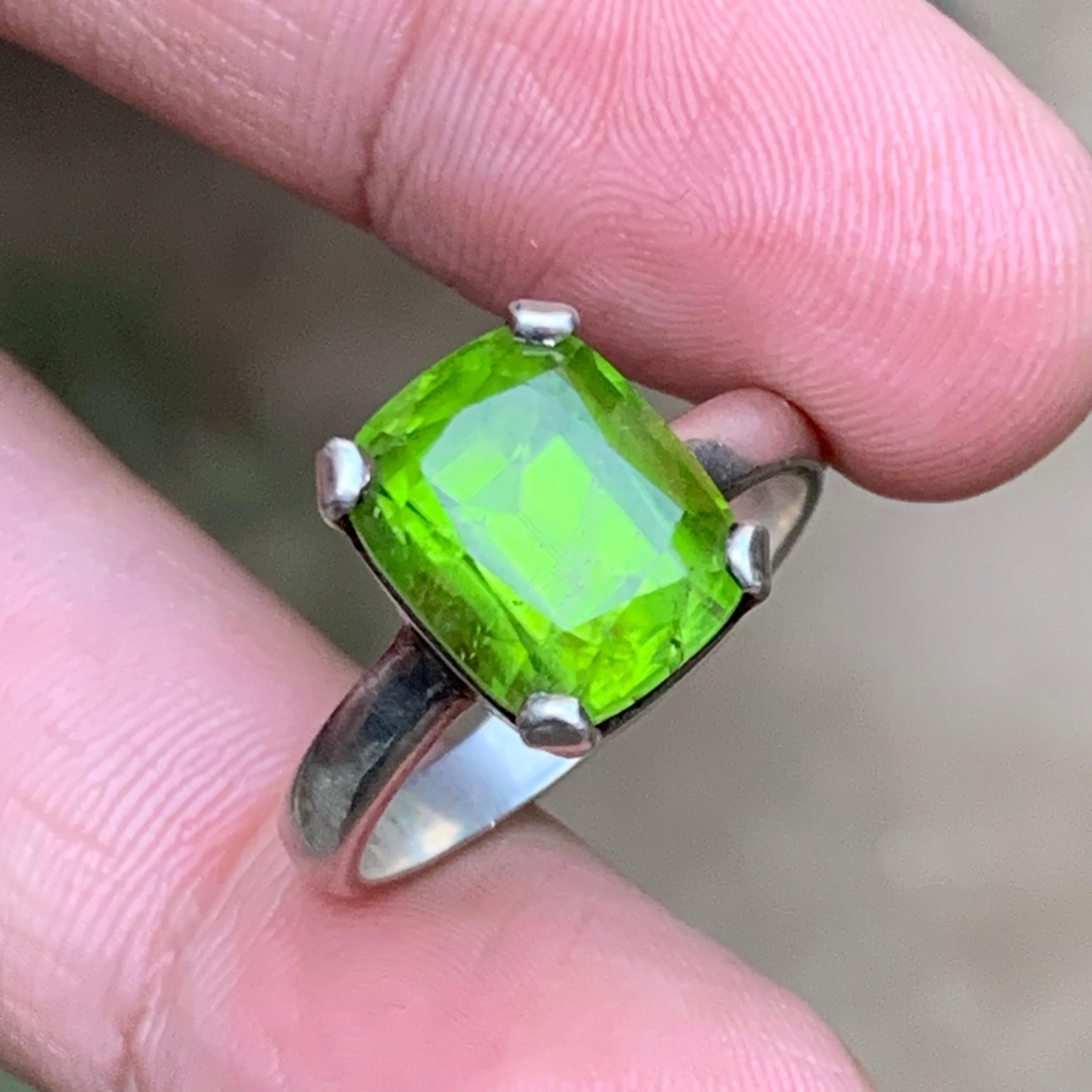 Anillo de peridoto natural verde vivo en plata de ley 925 - Anillo de cóctel hecho a mano Corte cojín en venta