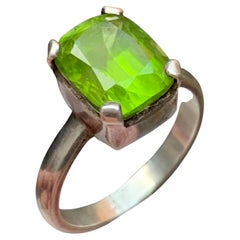 Vivid Green Natural Peridot Ring in 925 Sterling Silver — Handmade Cocktail Ring