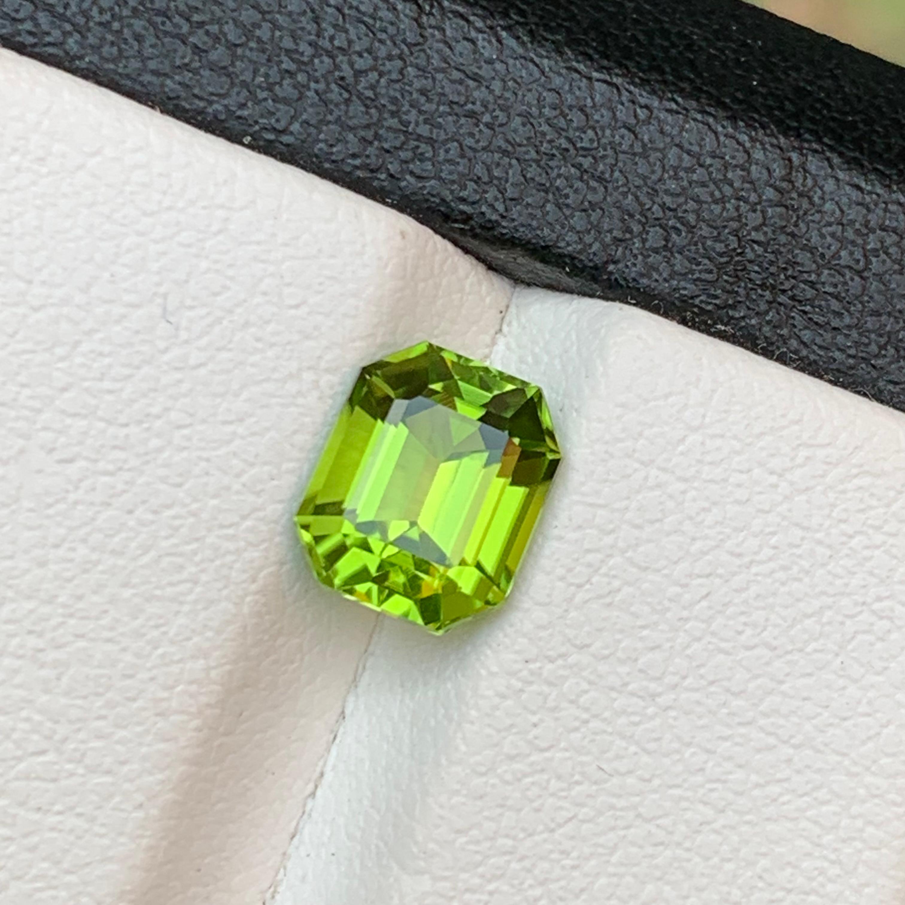 Vivid Green Natural Peridot Loose Gemstone for Ring, or any other Jewelry Setting–Emerald Cut from Supat Kohistan Pakistan!!

💎 GEMSTONE TYPE: Peridot 
⚖️ WEIGHT: 2.25 Carats
🪚 SHAPE & CUT: Emerald Cut
📏 SIZE (MM): 8.01 x 6.71 x 5.02
🌈 COLOR: