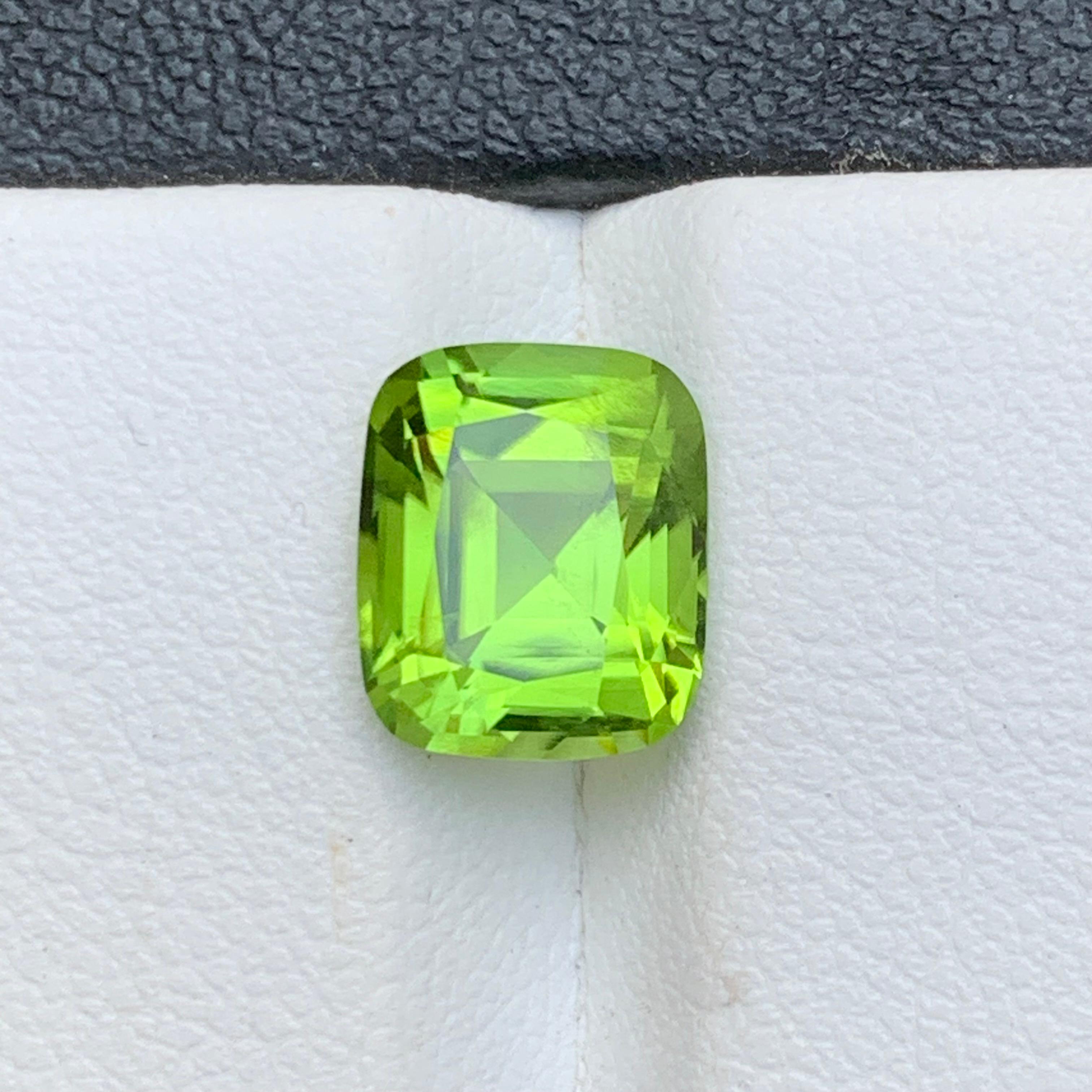 Vivid Green Natural Peridot Ring Loose Gemstone 3 Ct Cushion Cut for Jewelry For Sale 6